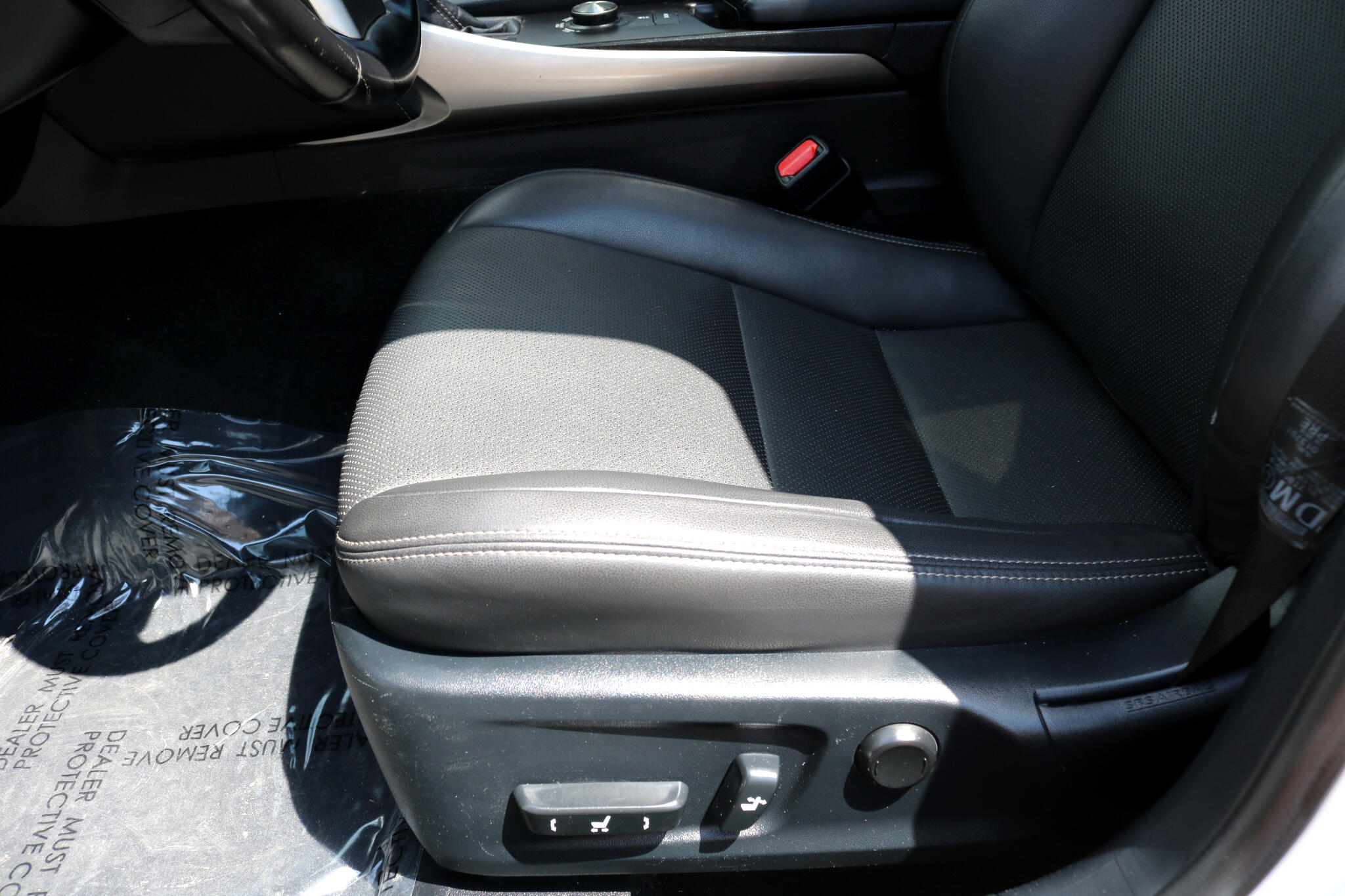 2016 Lexus IS 300 photo 17