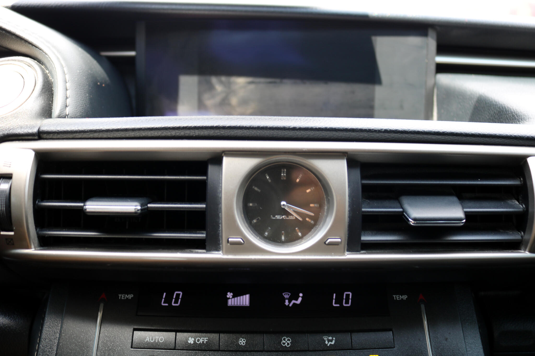 2016 Lexus IS 300 photo 23