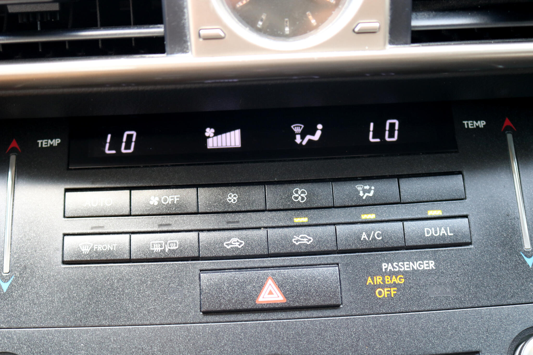 2016 Lexus IS 300 photo 24