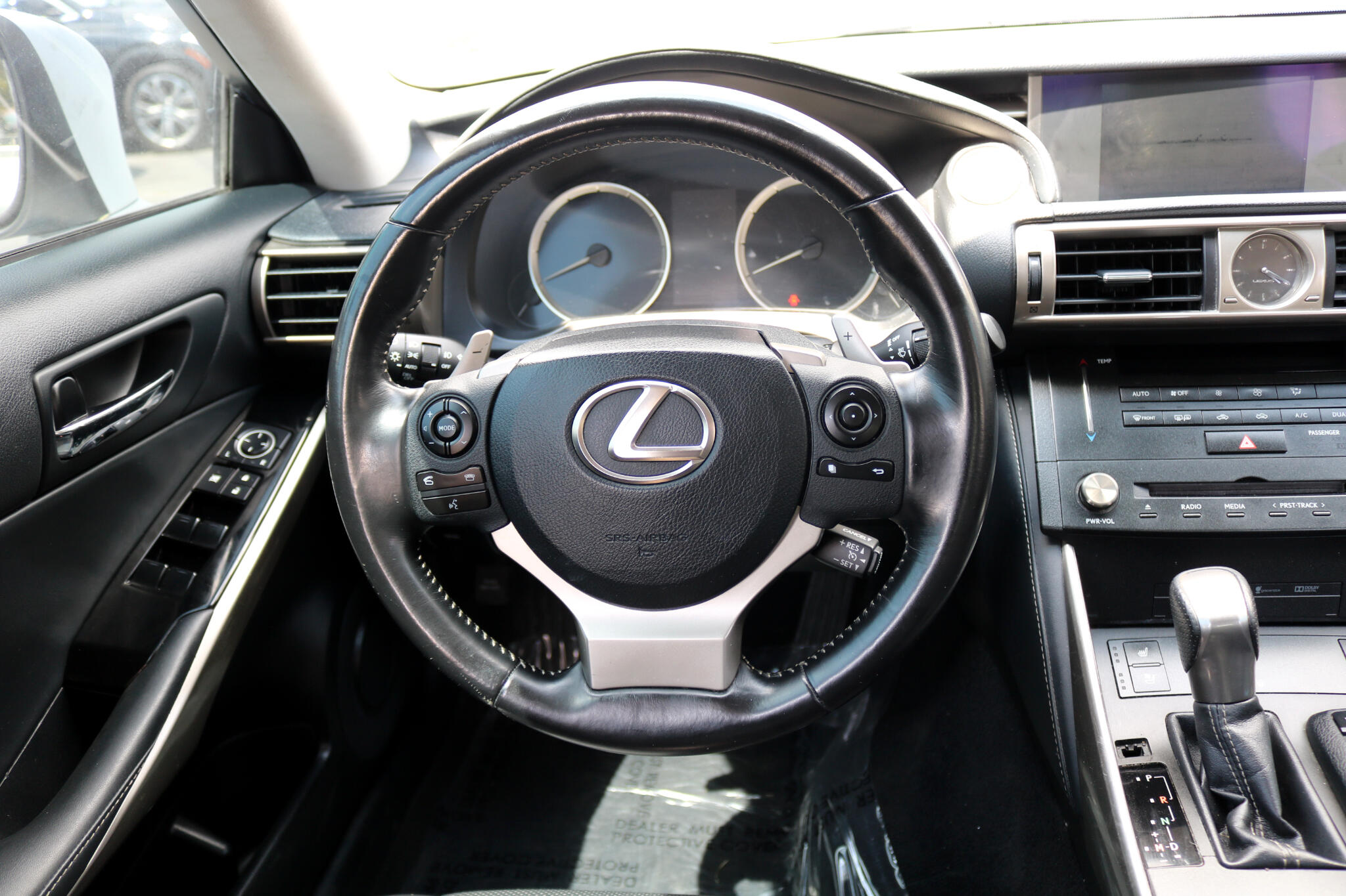 2016 Lexus IS 300 photo 32