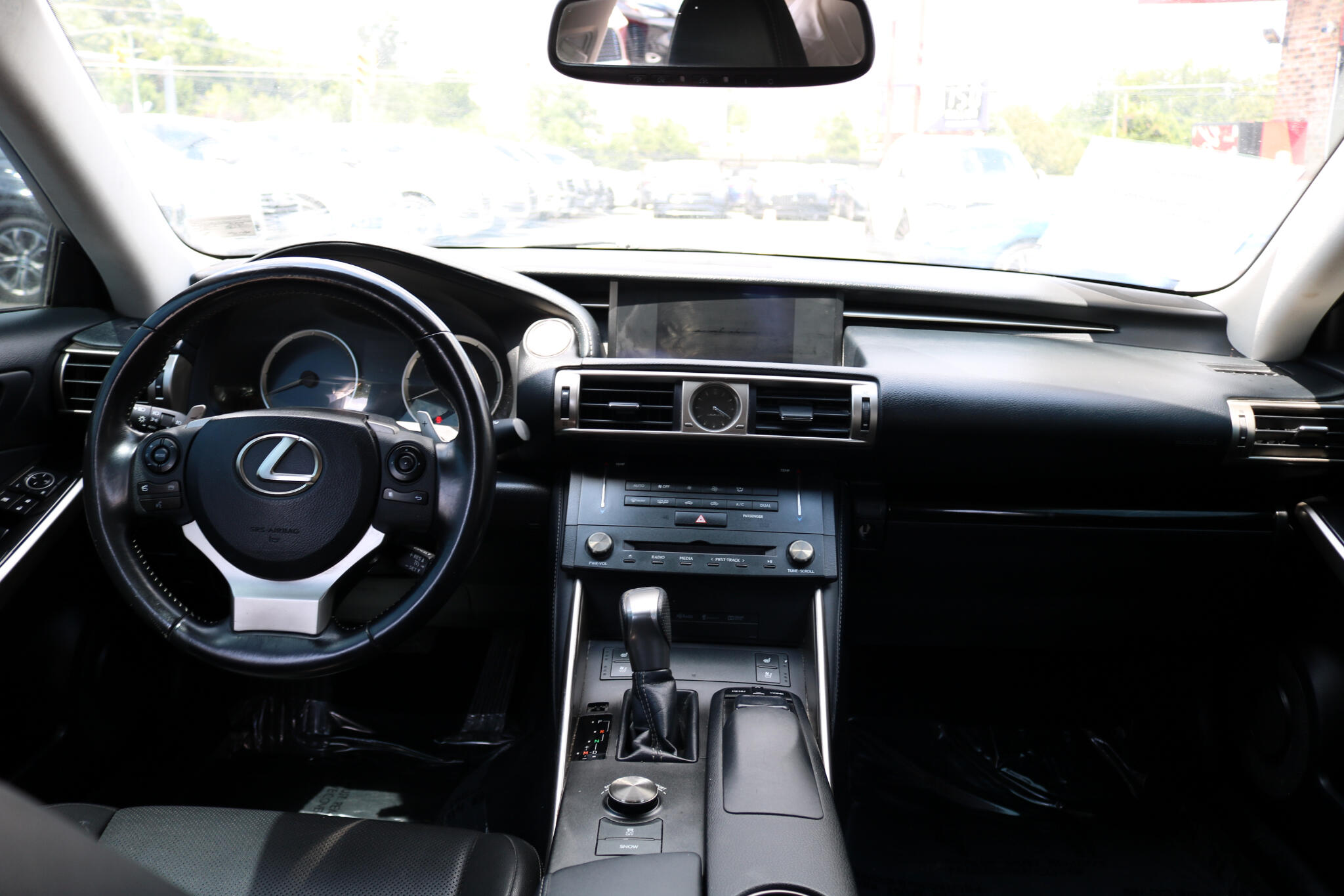 2016 Lexus IS 300 photo 33