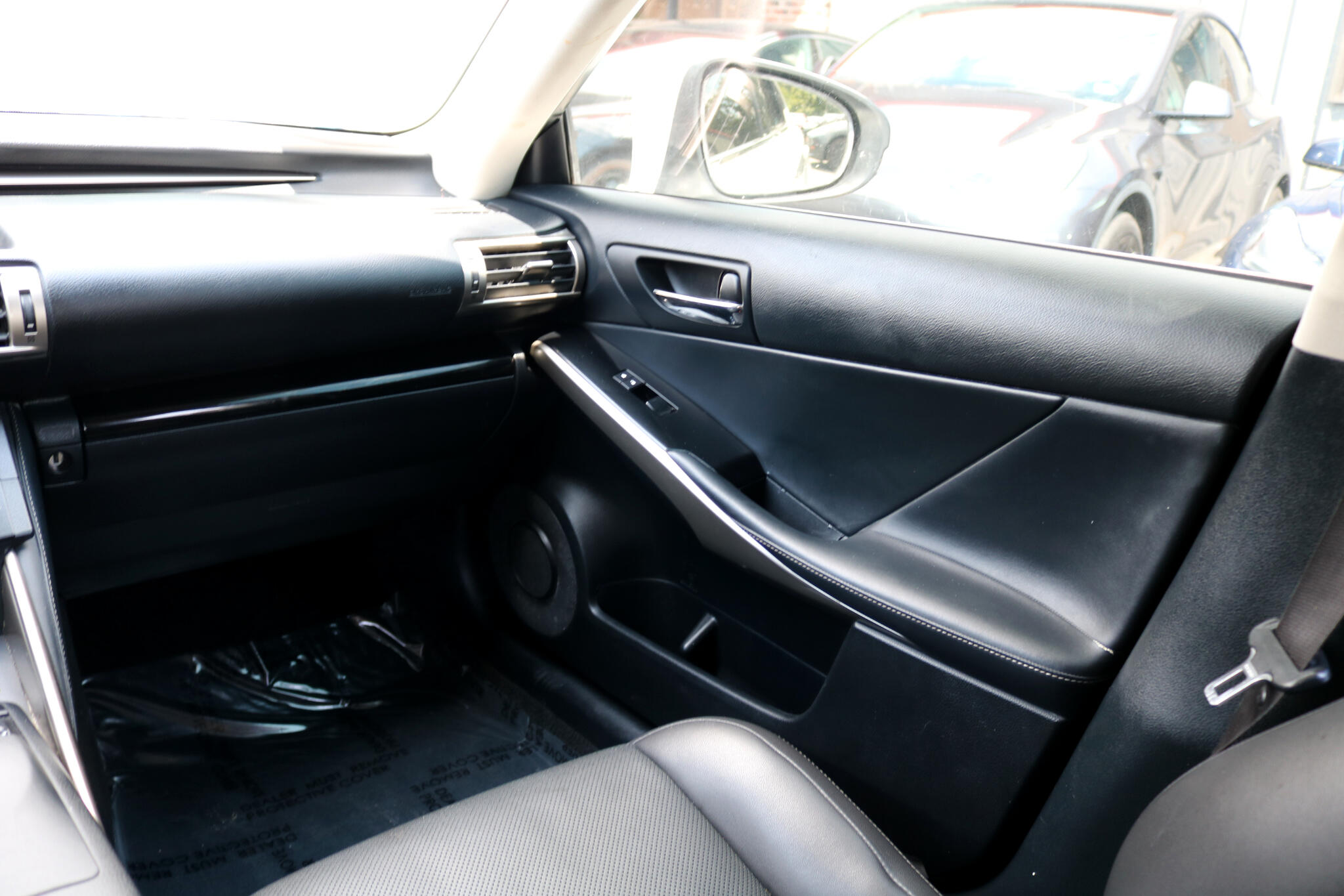 2016 Lexus IS 300 photo 34