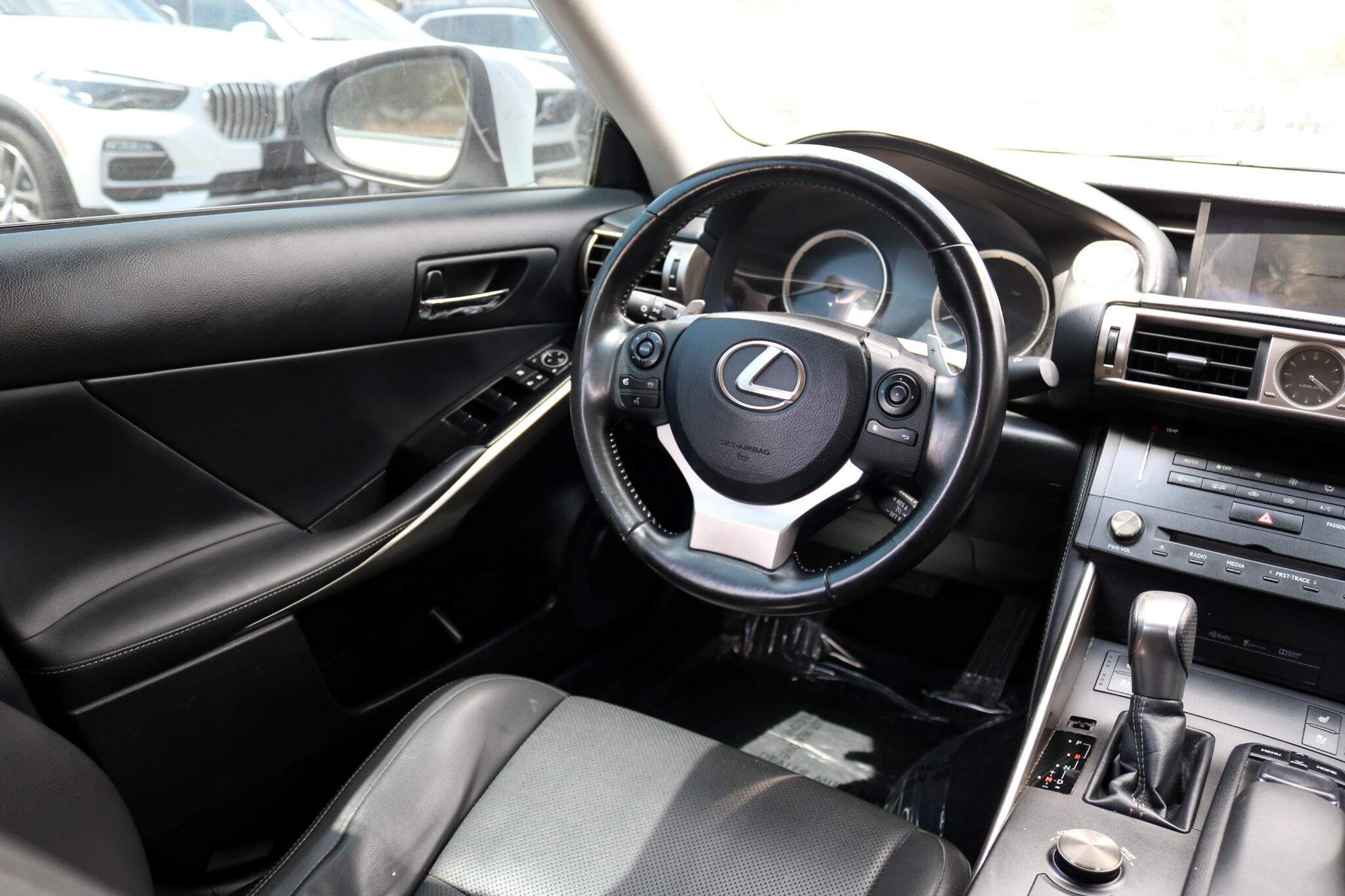 2016 Lexus IS 300 photo 35