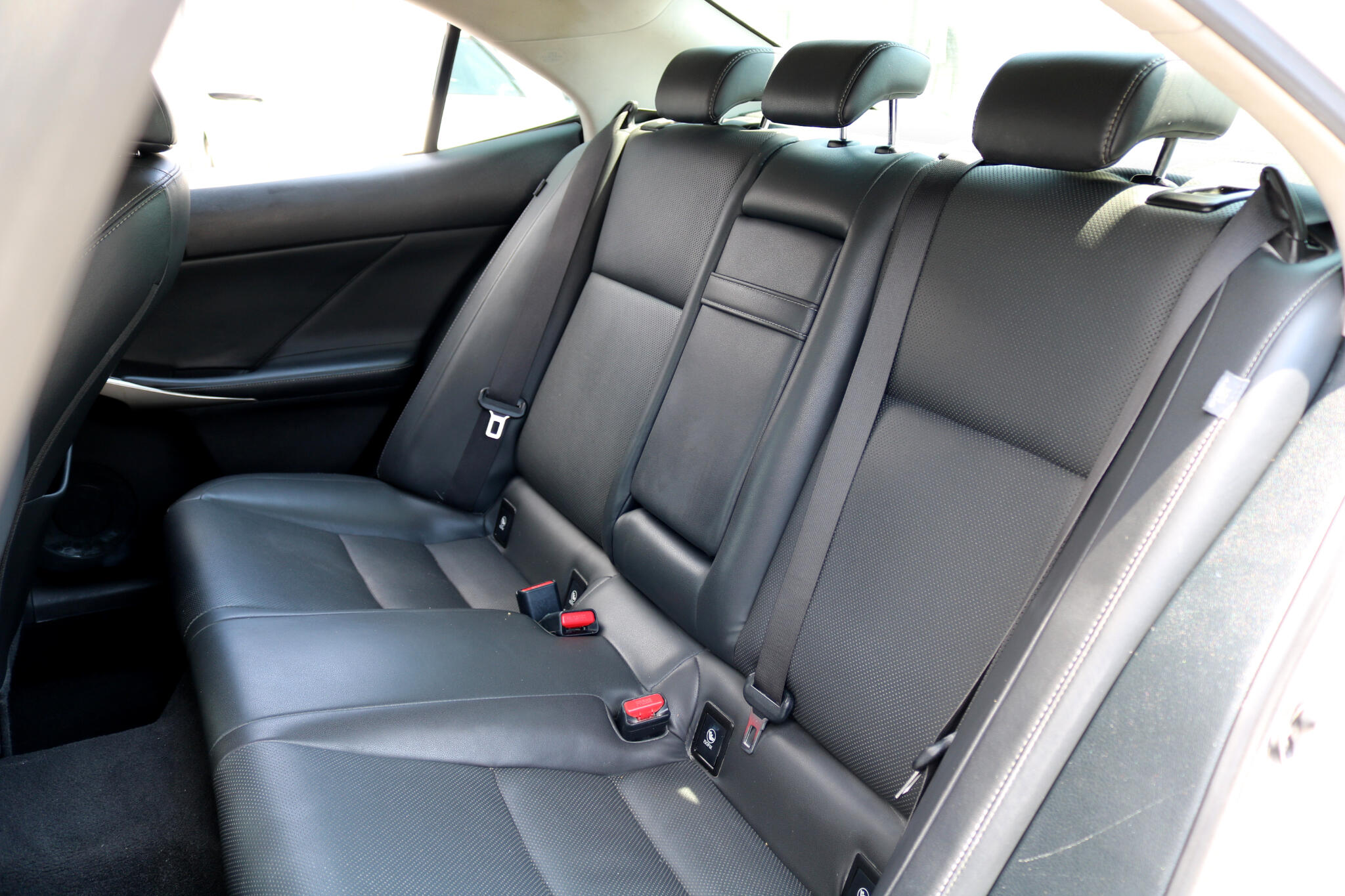 2016 Lexus IS 300 photo 39
