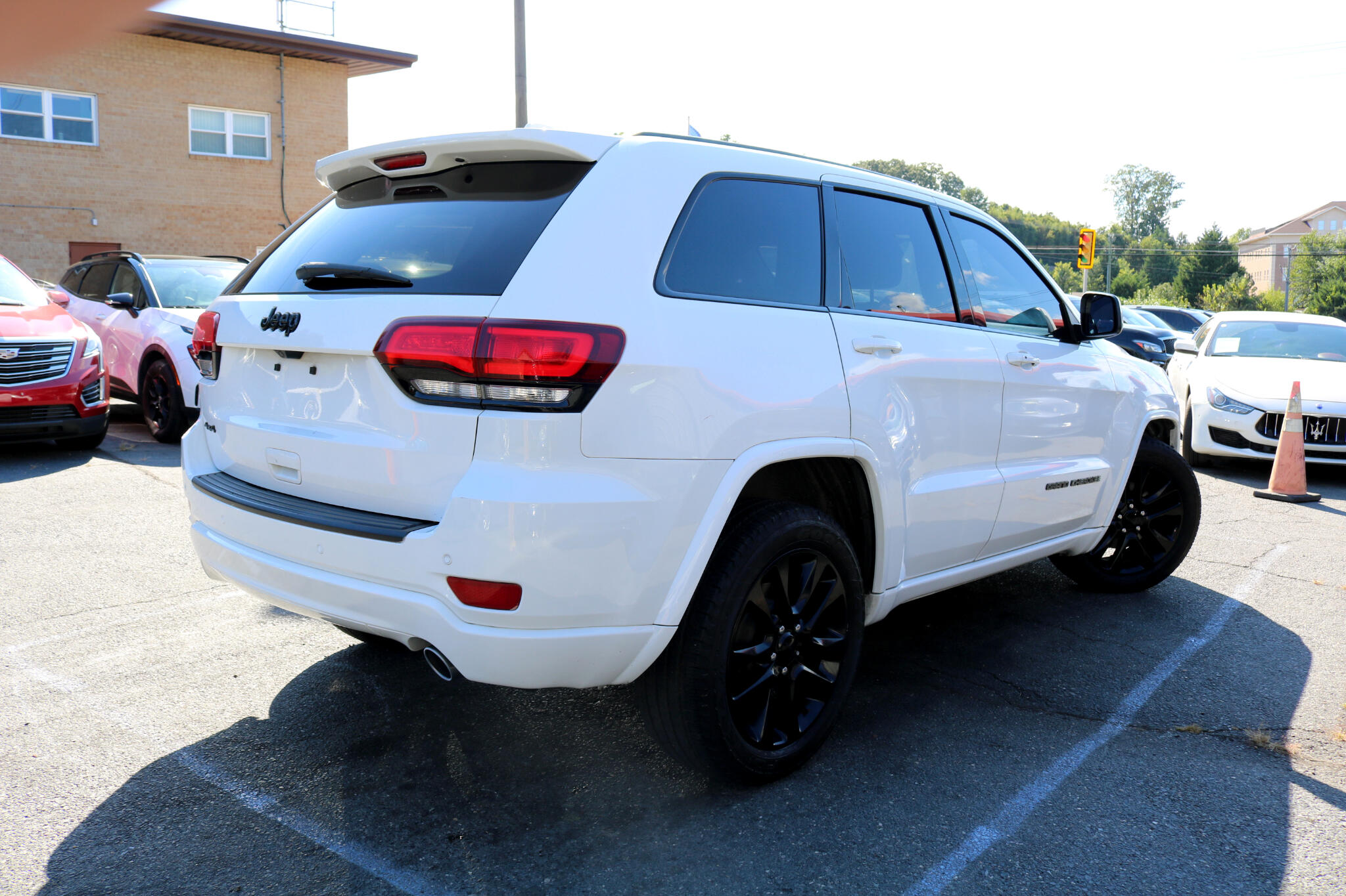 2019 Jeep Grand Cherokee Altitude photo 2