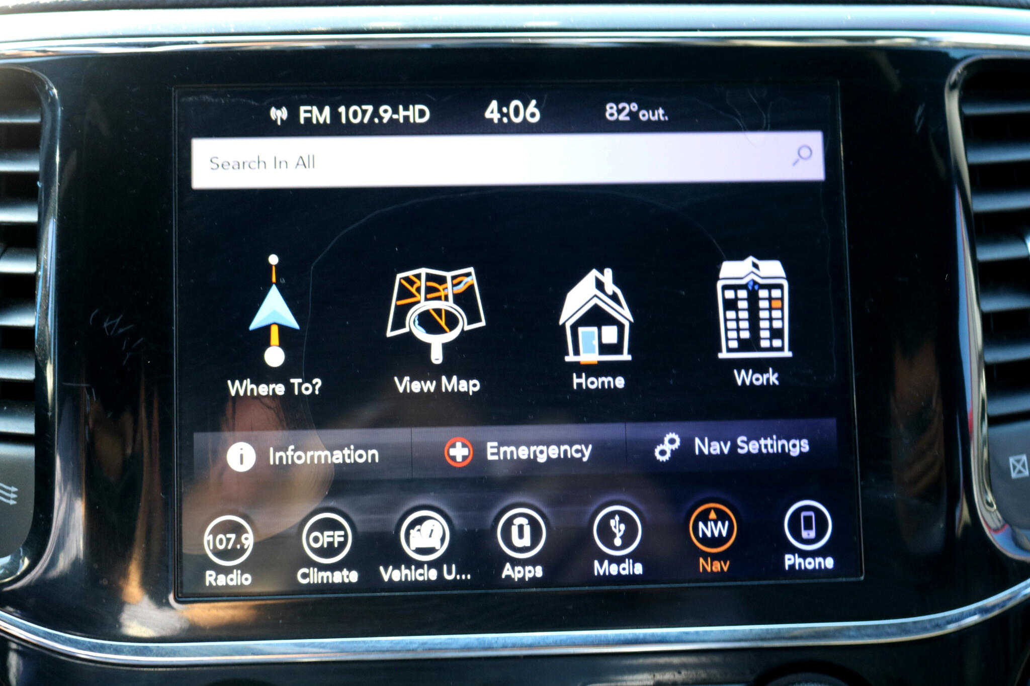 2019 Jeep Grand Cherokee Altitude photo 21