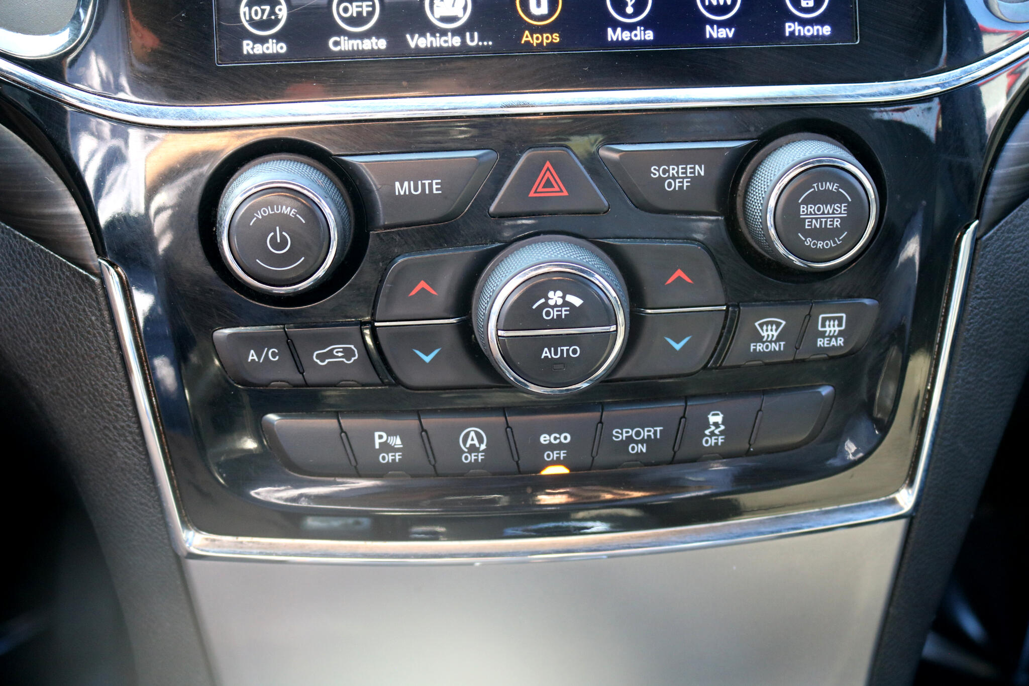2019 Jeep Grand Cherokee Altitude photo 25