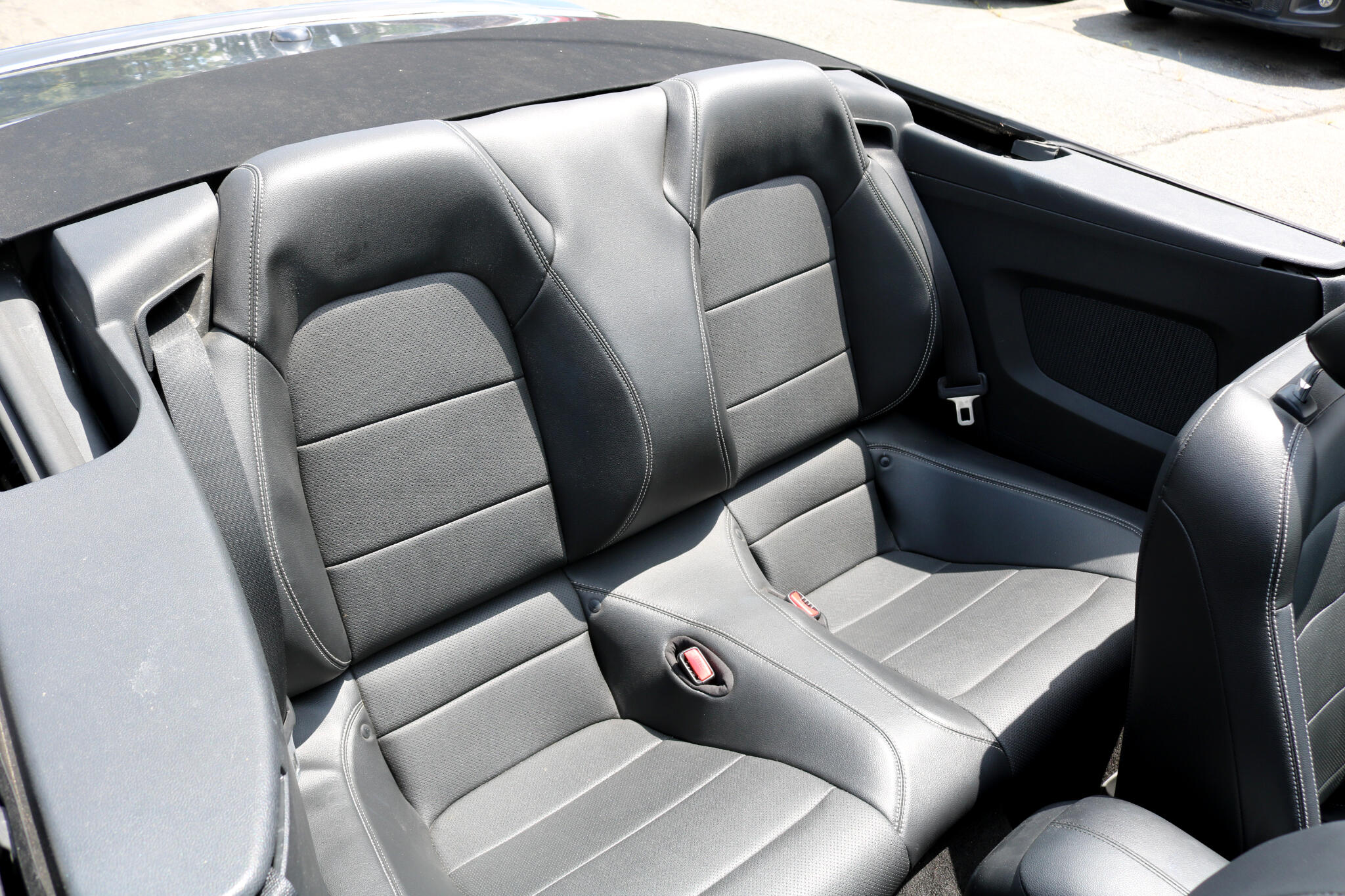 2017 Ford Mustang EcoBoost Premium Convertible photo 26