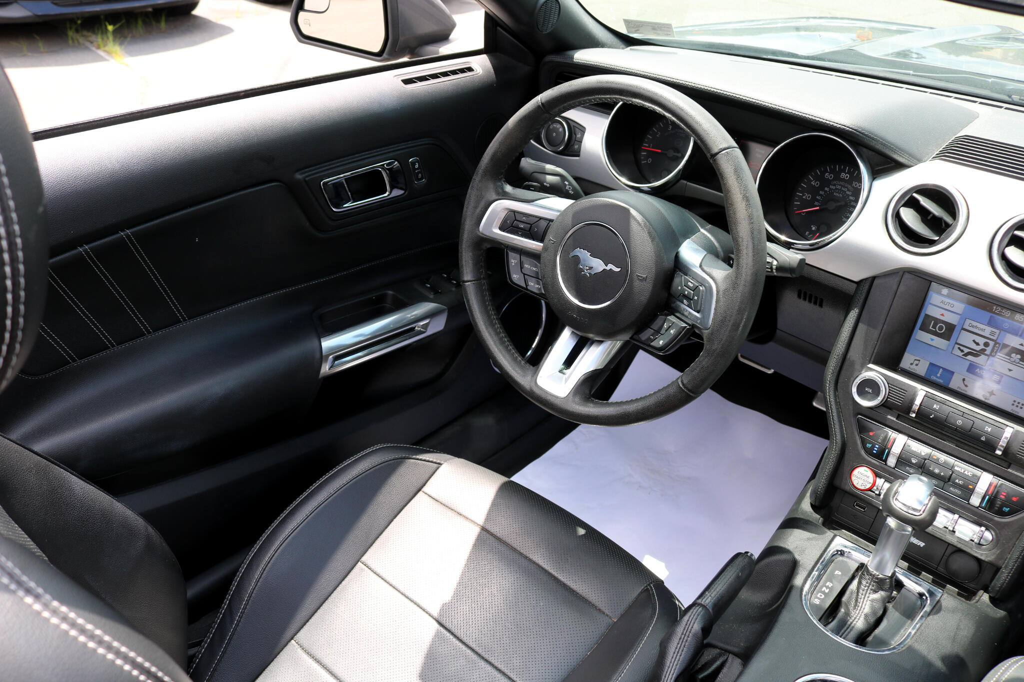 2017 Ford Mustang EcoBoost Premium Convertible photo 31