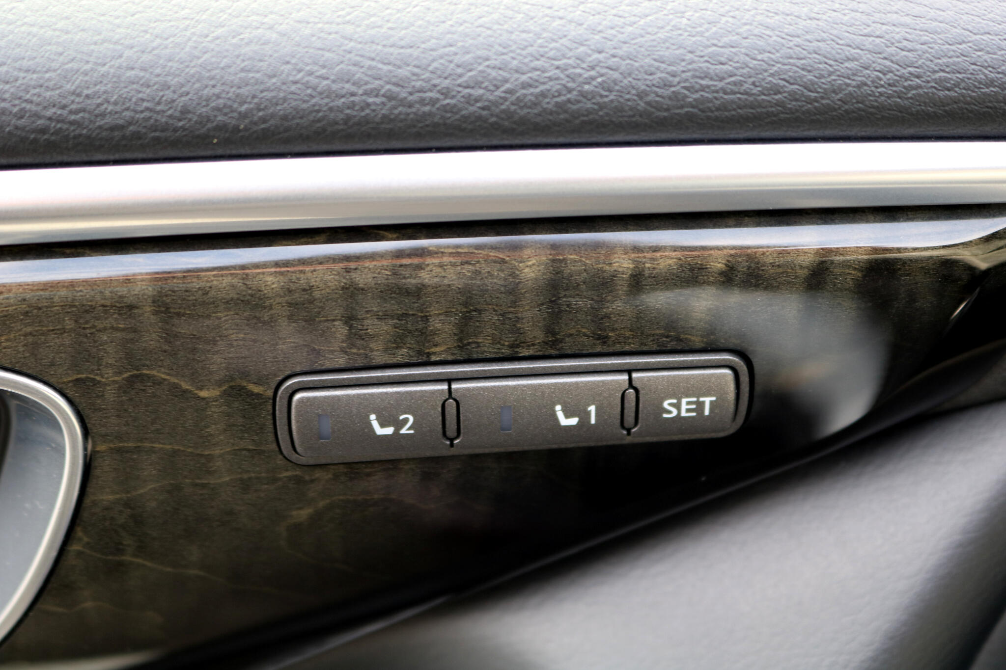 2017 Infiniti Q60 3.0t Premium photo 13