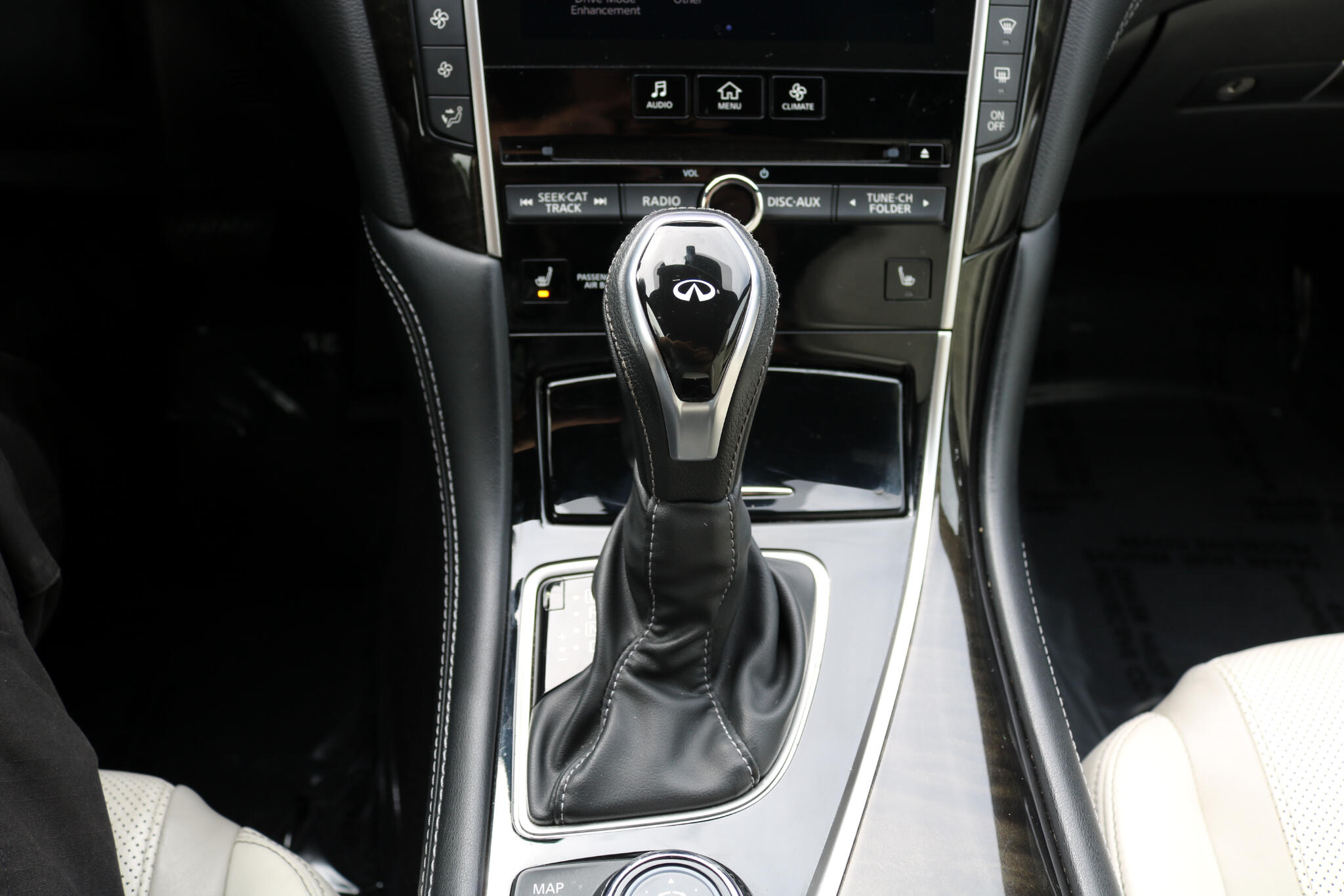 2017 Infiniti Q60 3.0t Premium photo 27