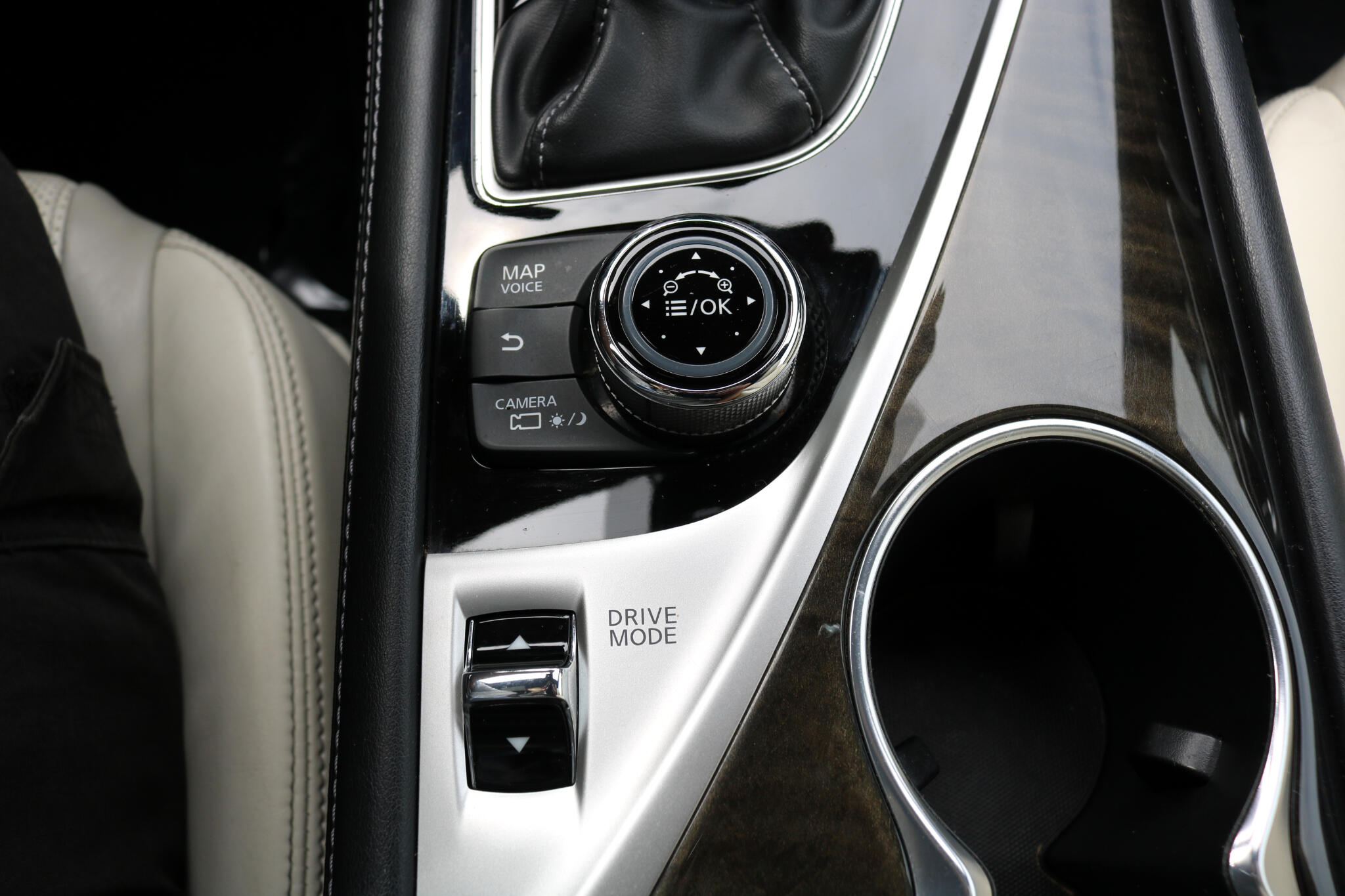 2017 Infiniti Q60 3.0t Premium photo 28