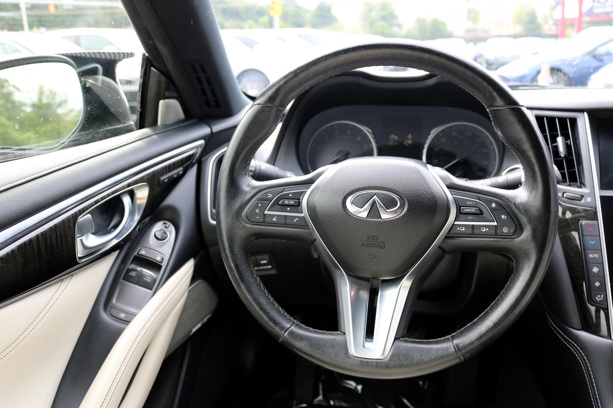 2017 Infiniti Q60 3.0t Premium photo 35
