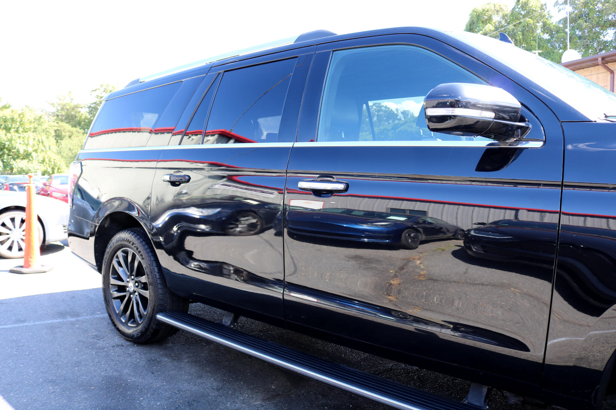 2021 Ford Expedition MAX Limited photo 6