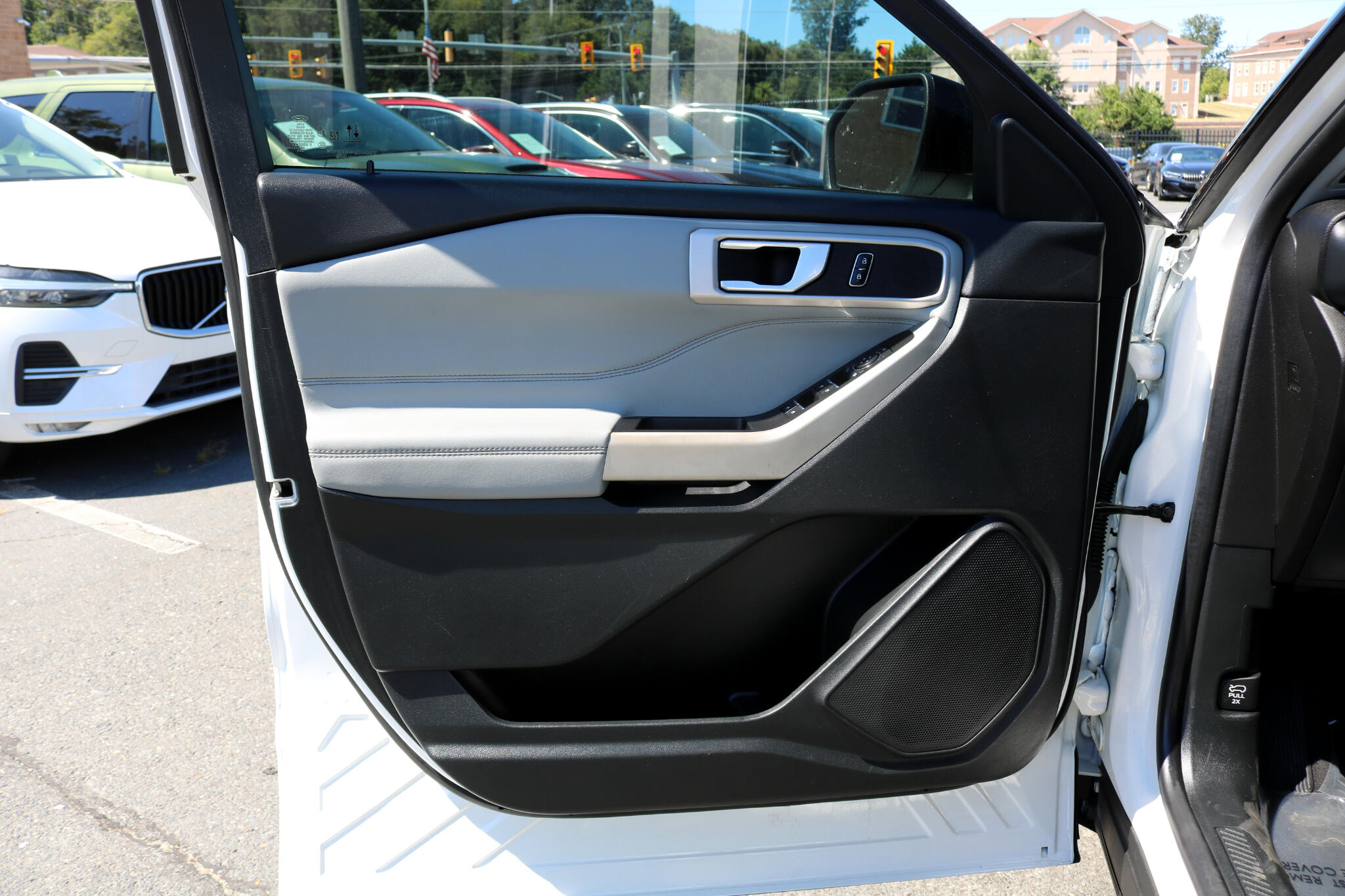 2022 Ford Explorer XLT photo 12