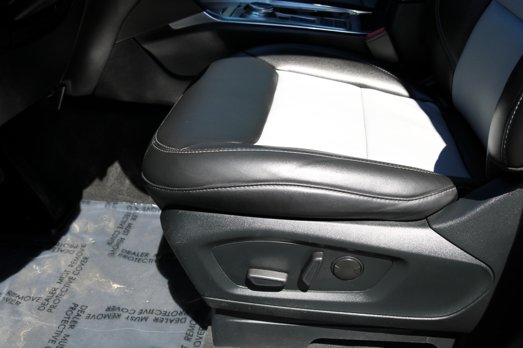 2022 Ford Explorer XLT photo 17