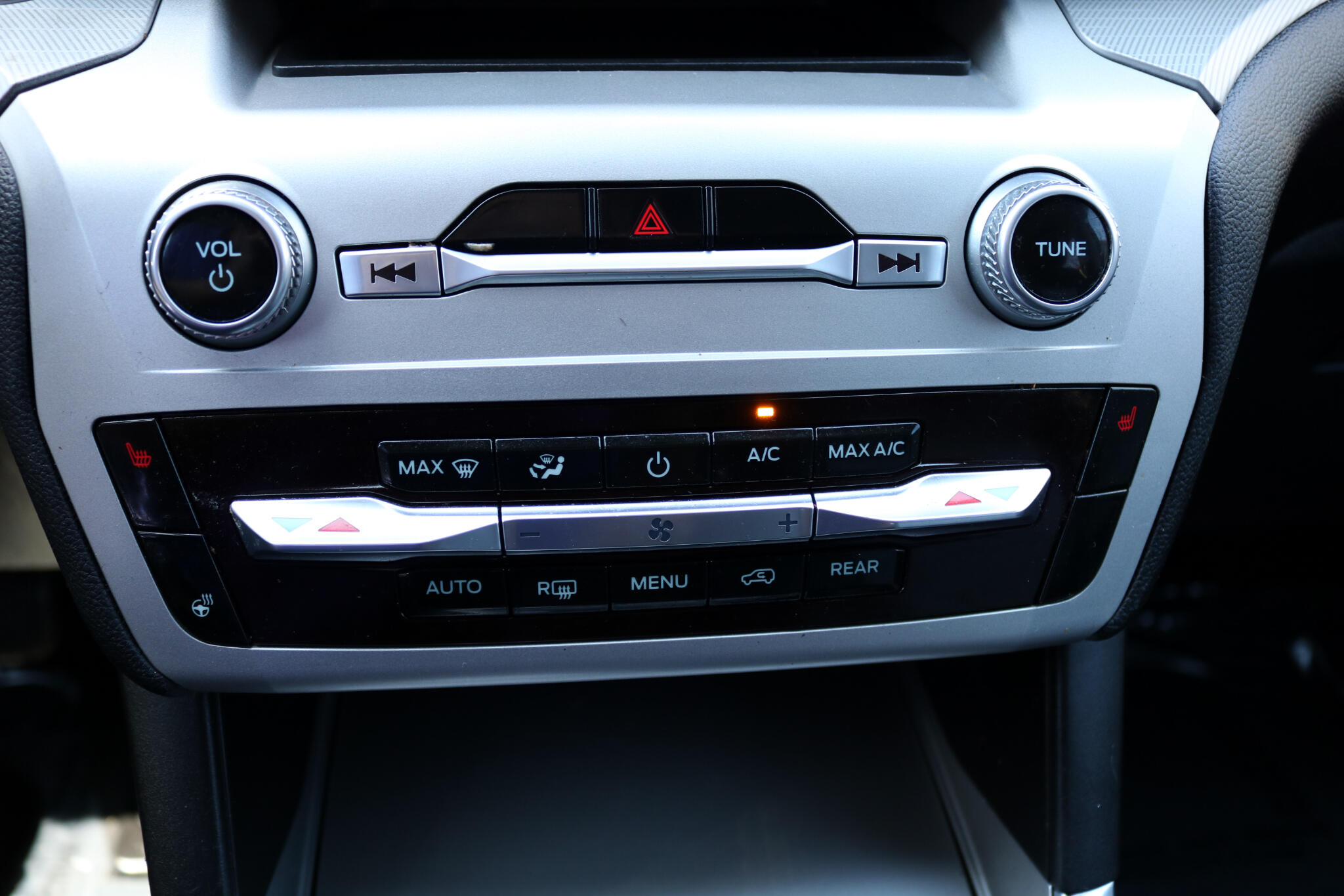 2022 Ford Explorer XLT photo 26