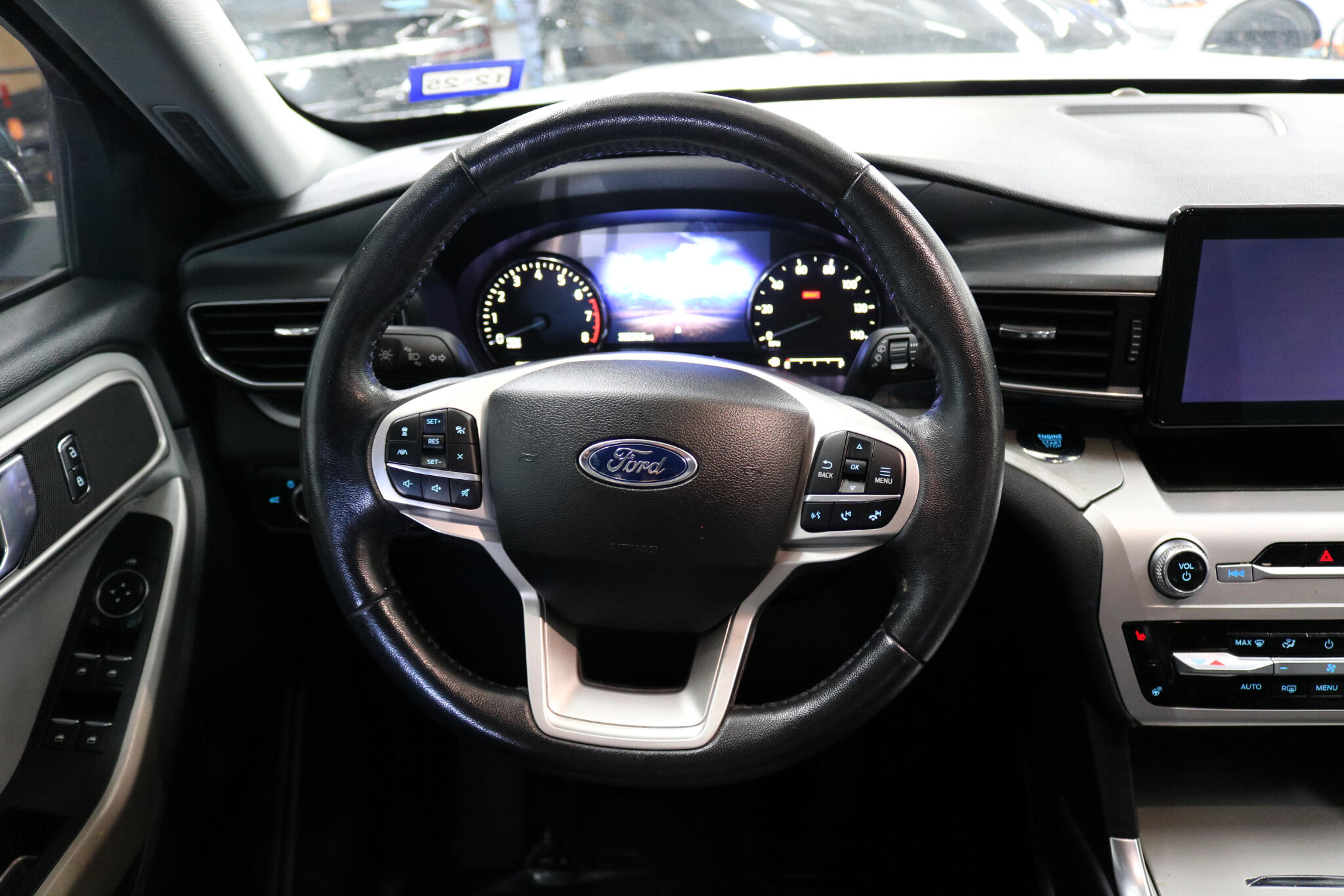 2022 Ford Explorer XLT photo 33