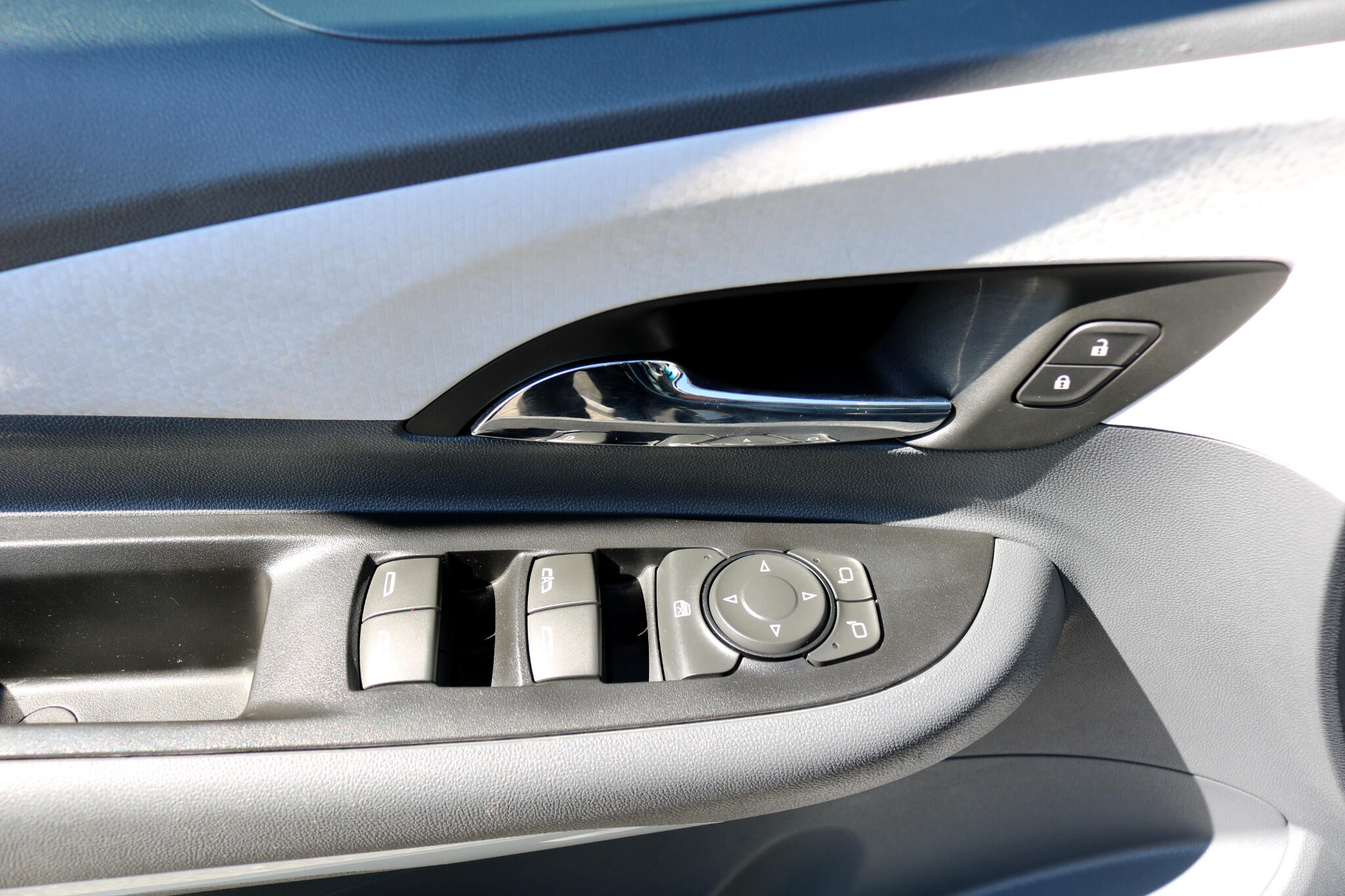 2018 Chevrolet Bolt EV 2LT photo 11