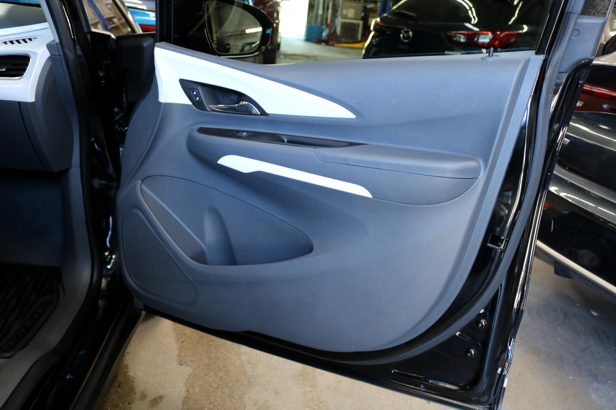 2018 Chevrolet Bolt EV 2LT photo 28