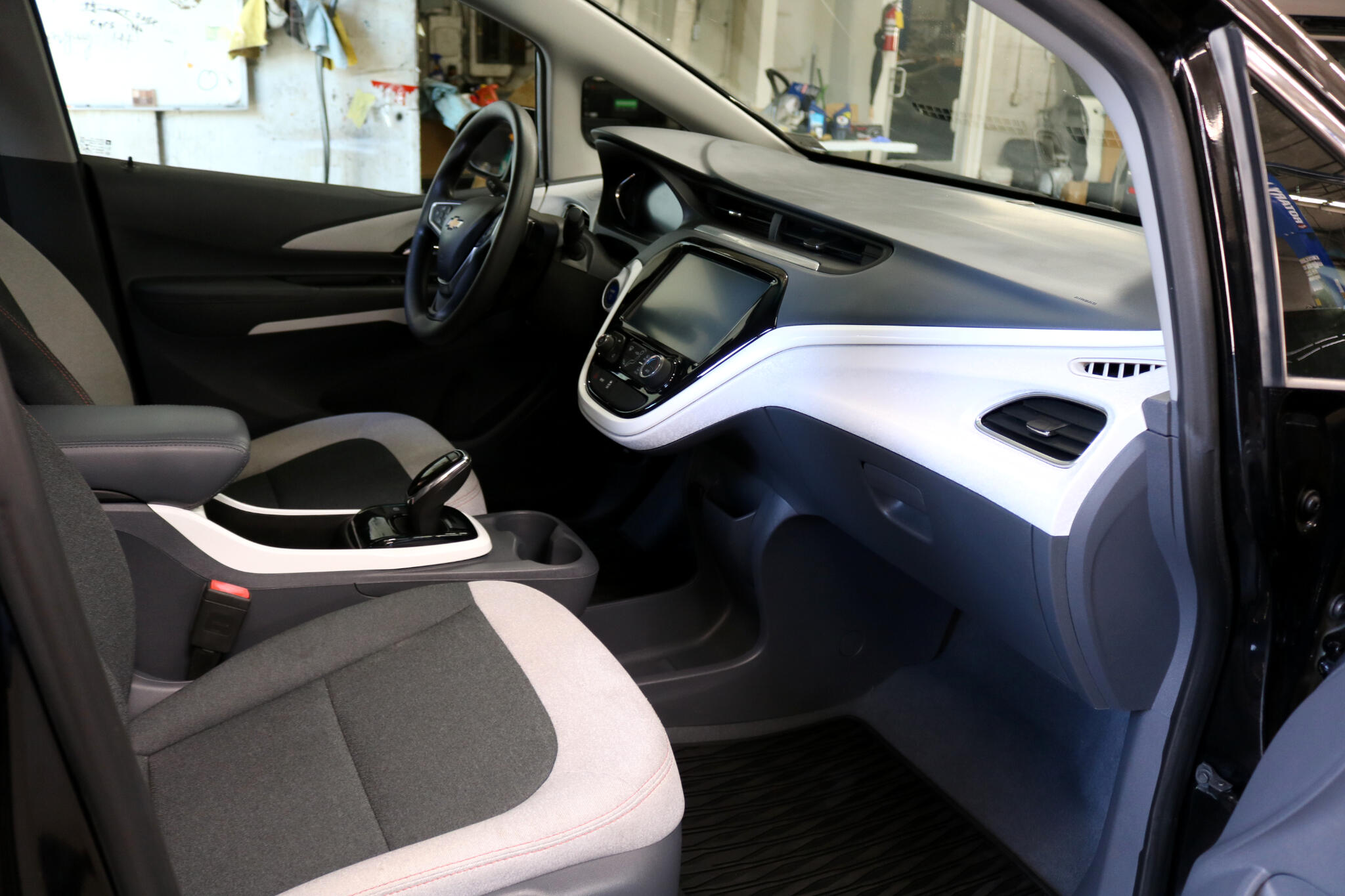 2018 Chevrolet Bolt EV 2LT photo 29