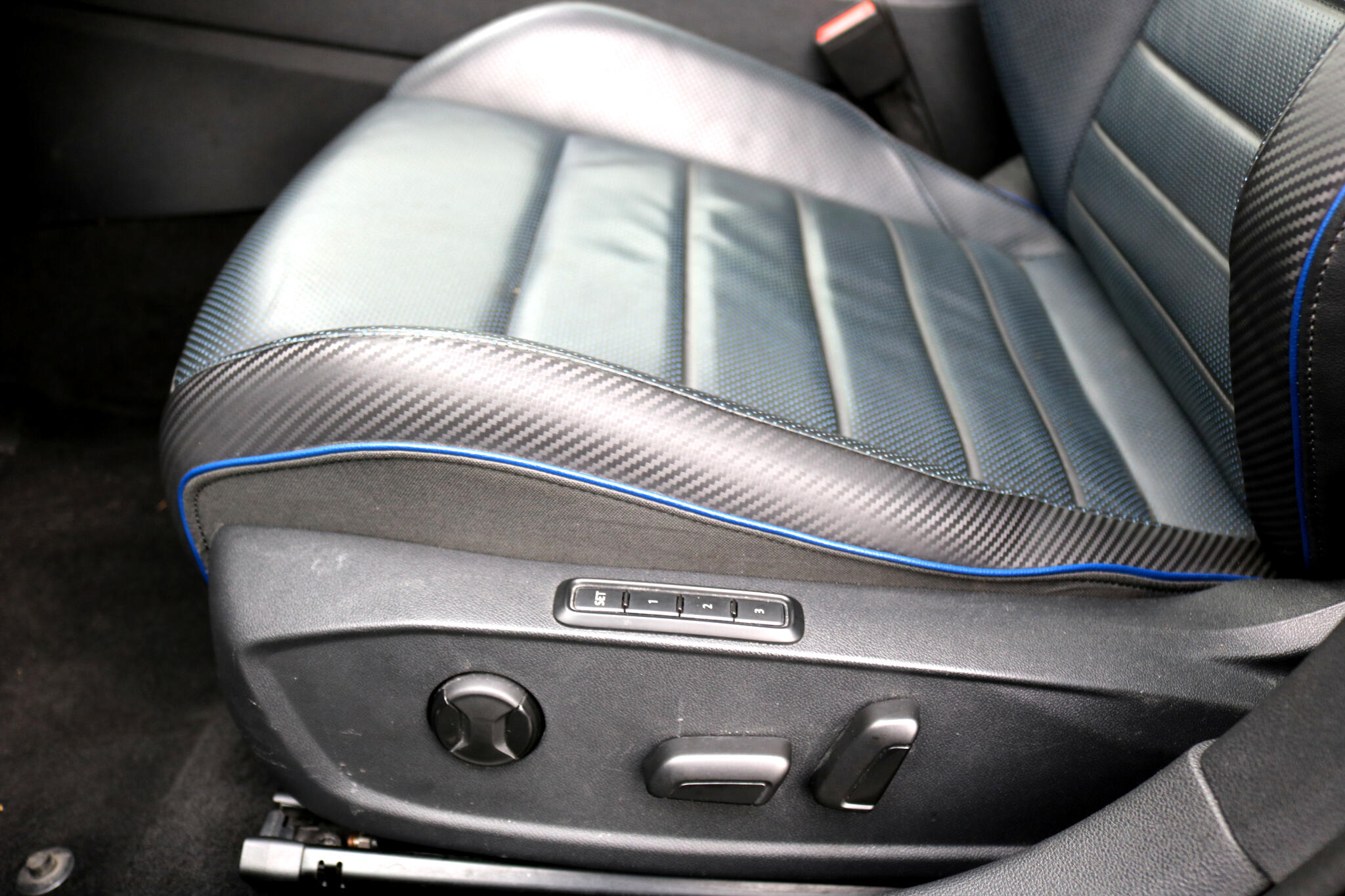 2024 Volkswagen Golf R photo 13