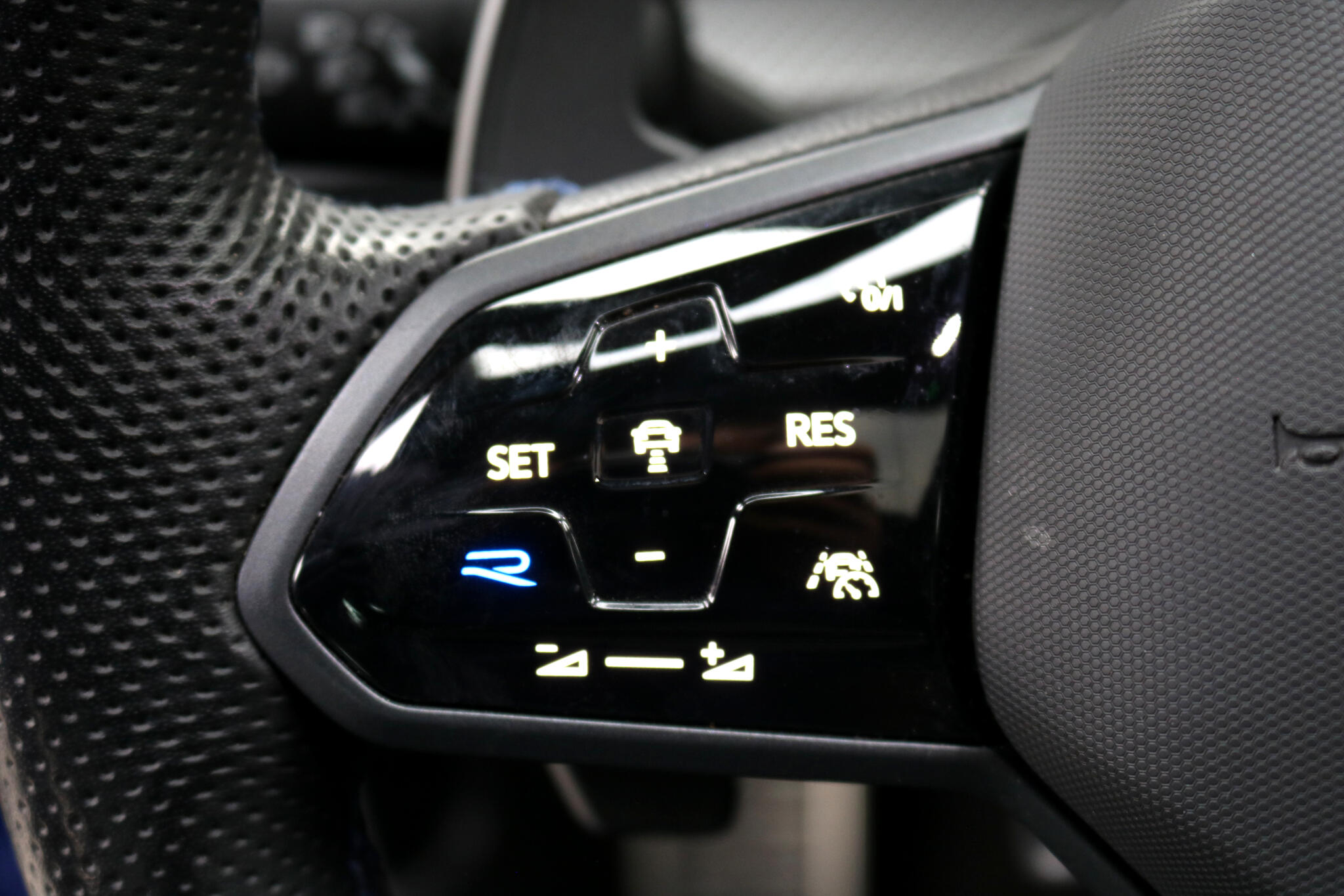 2024 Volkswagen Golf R photo 15