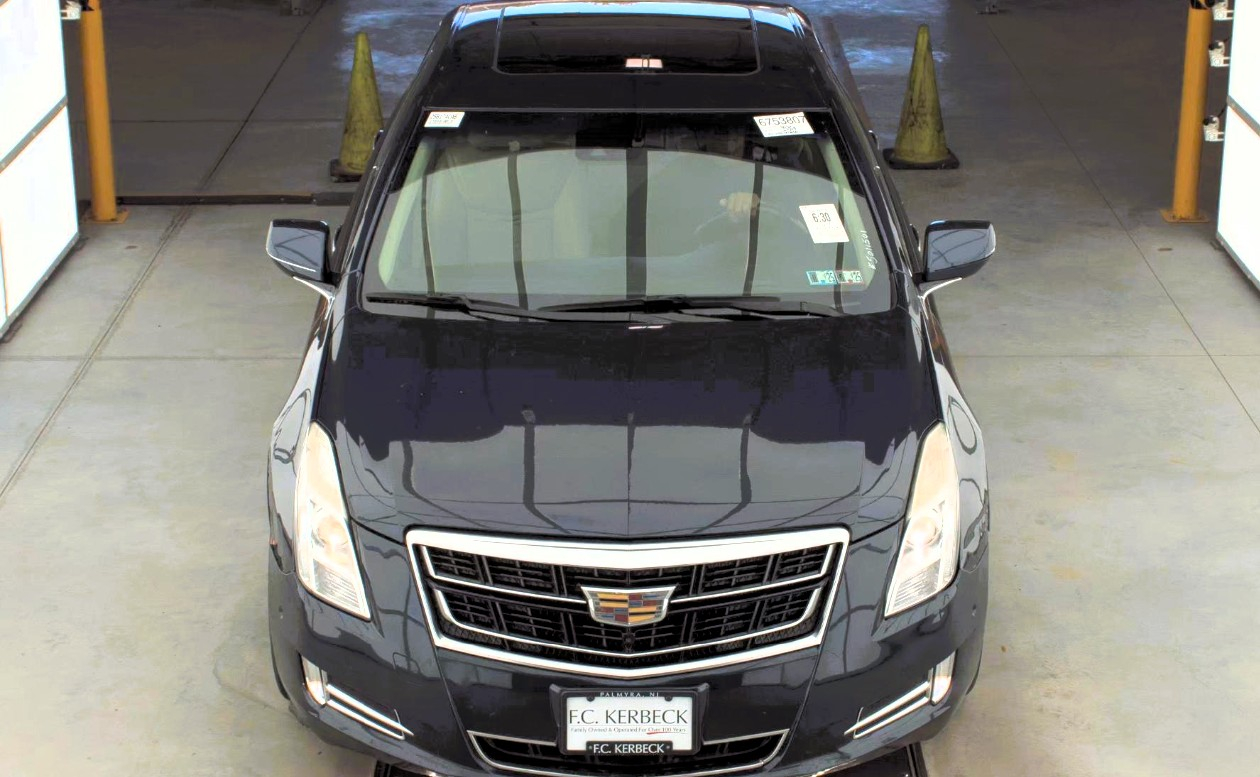 2016 Cadillac XTS Luxury photo 2