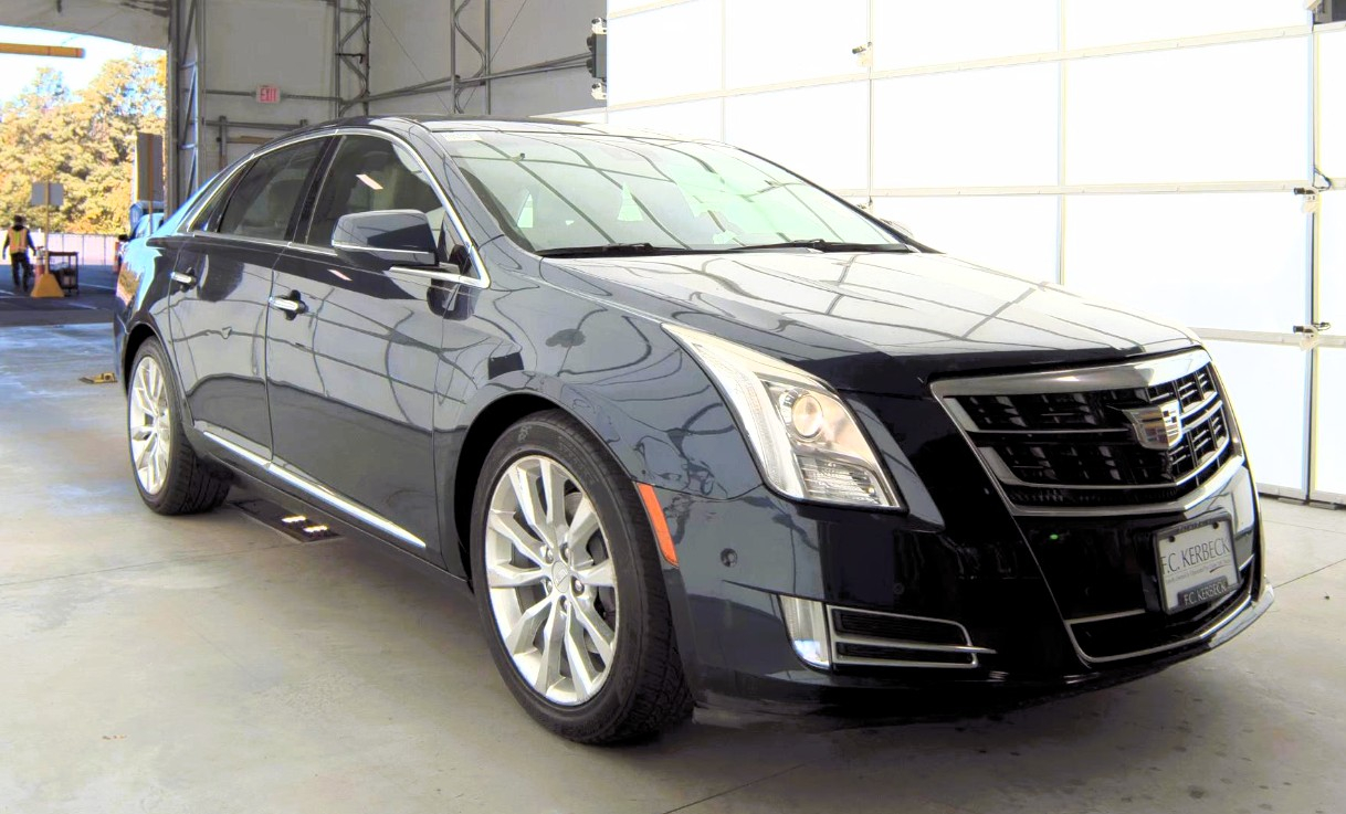 2016 Cadillac XTS Luxury photo 3
