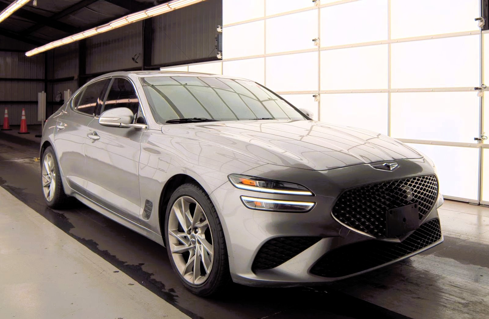 2022 Genesis G70 2.0T Prestige photo 2
