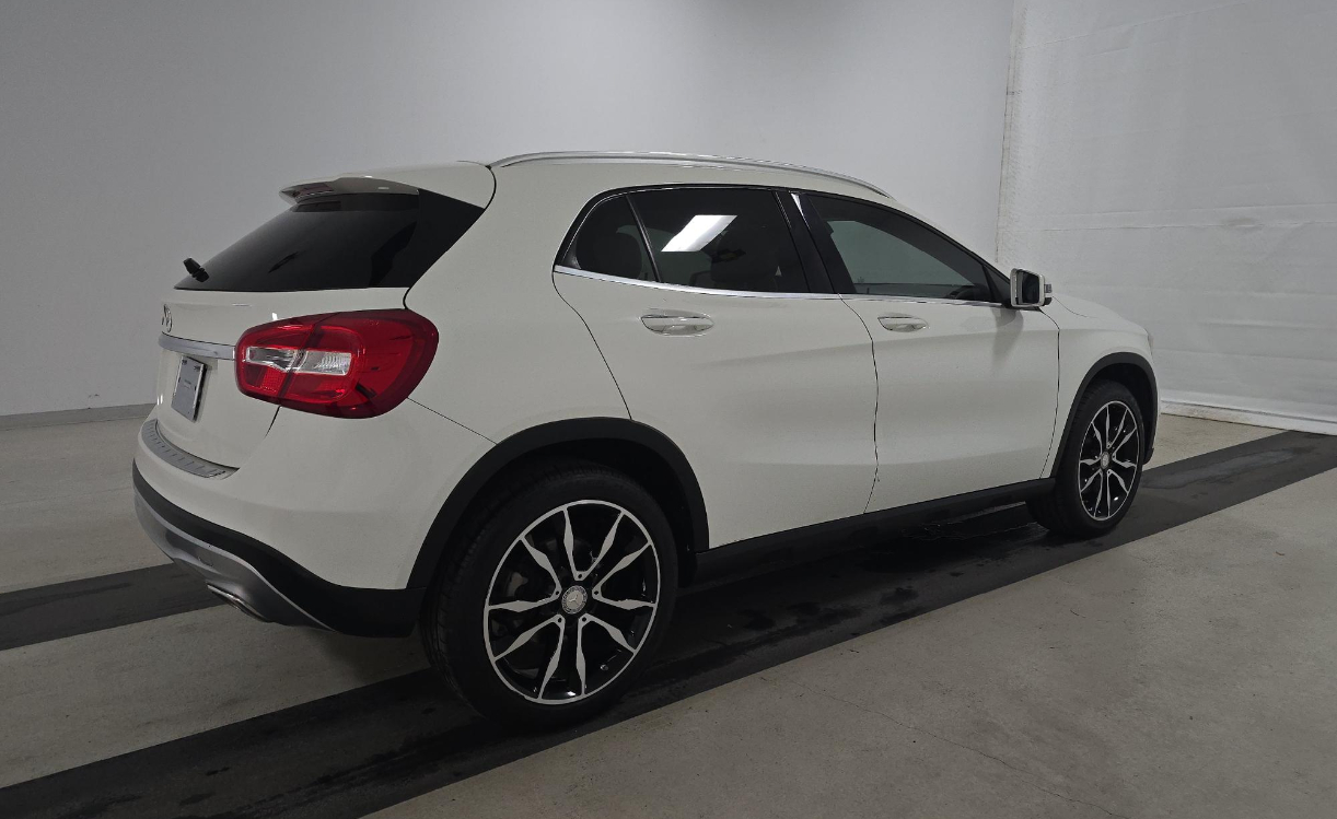 2016 Mercedes Benz GLA 250 photo 4