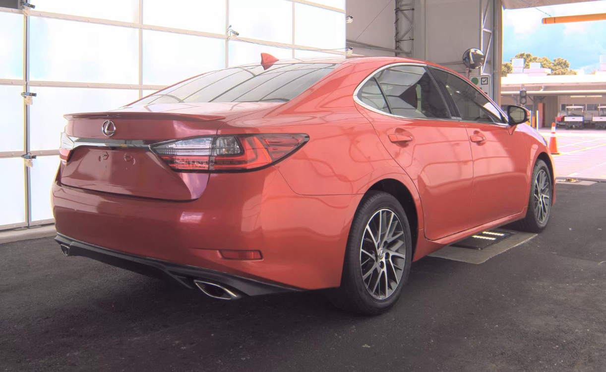 2016 Lexus ES 350 photo 4