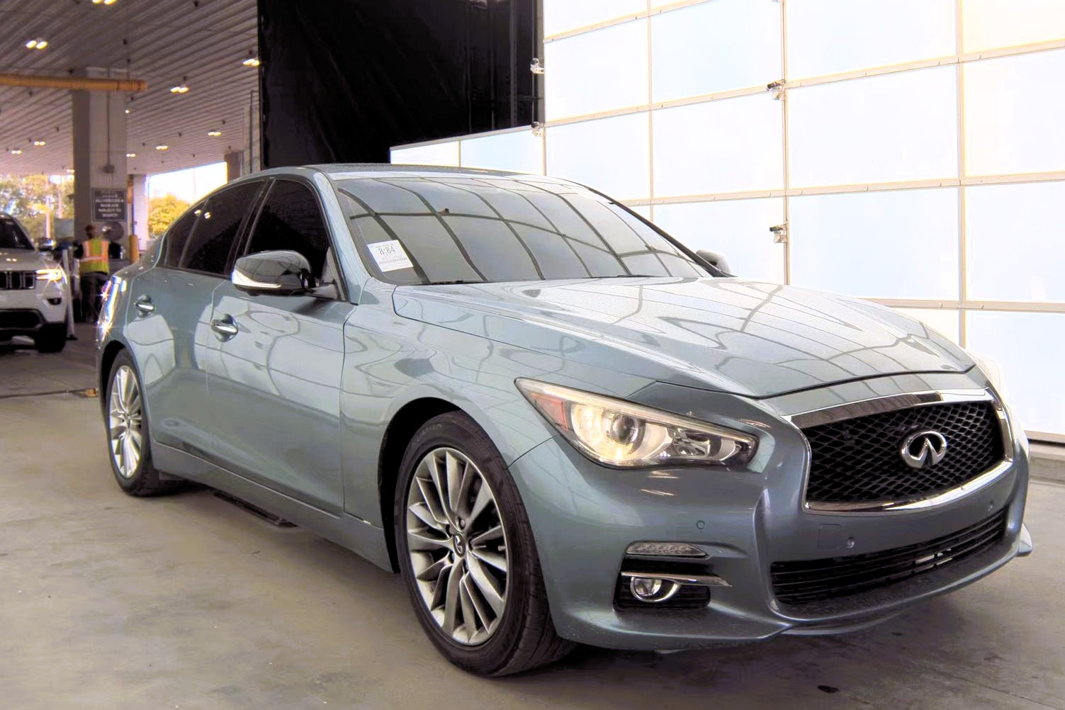 2017 Infiniti Q50 photo 2