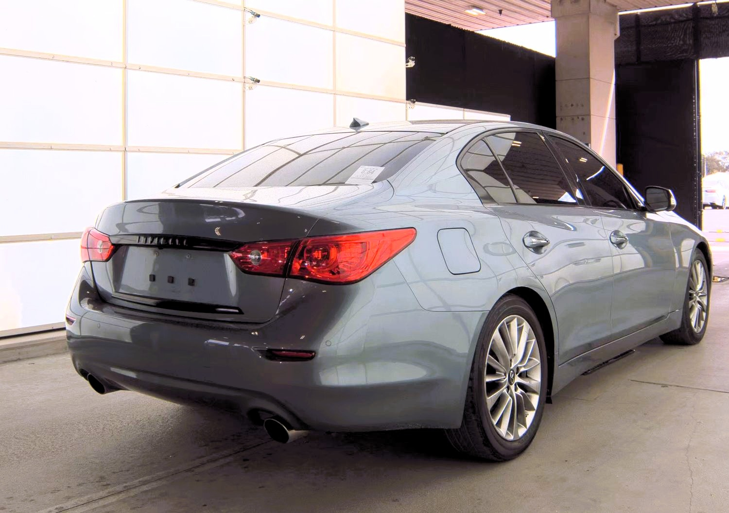 2017 Infiniti Q50 photo 3