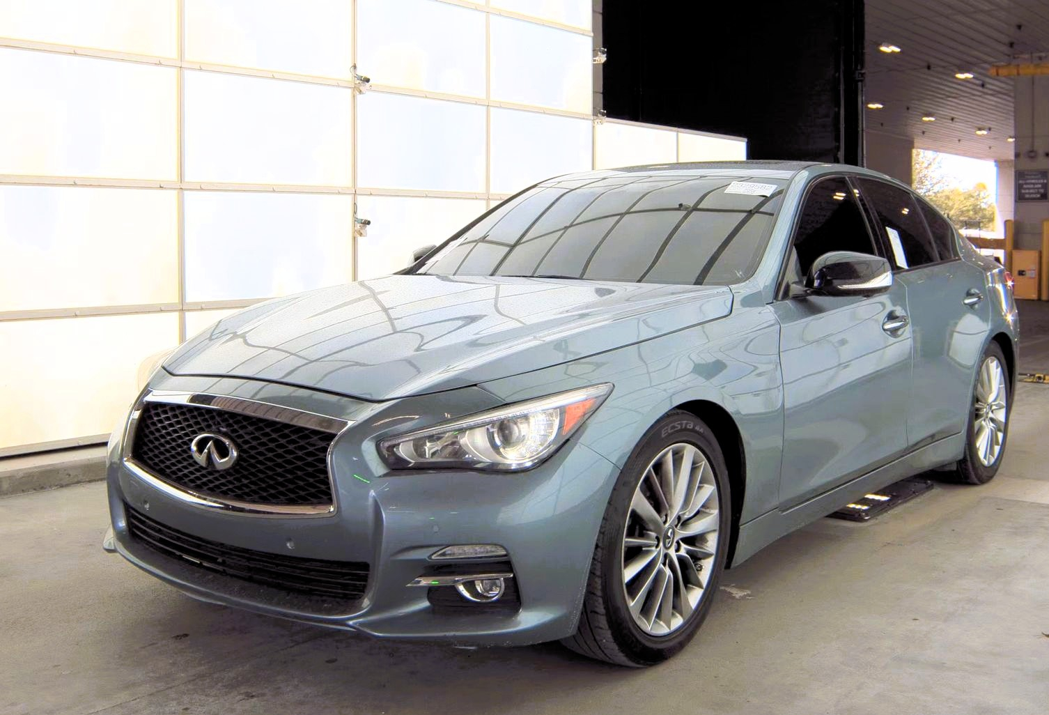 2017 Infiniti Q50 photo 6