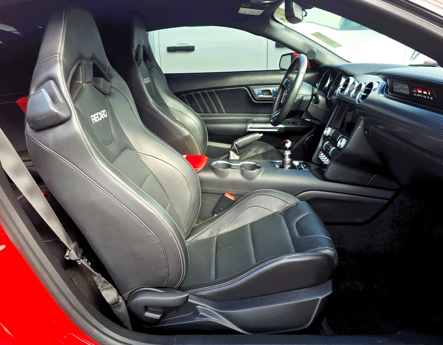 2016 Ford Mustang GT Premium photo 13
