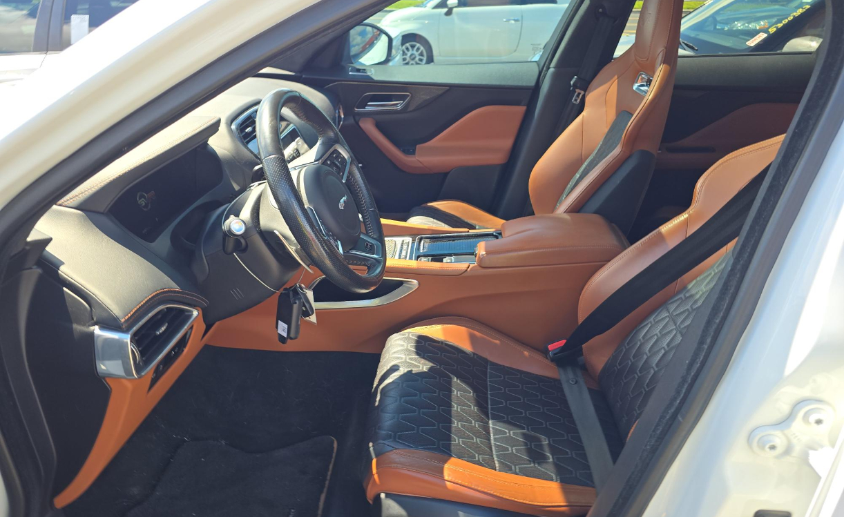 2020 Jaguar F-PACE SVR photo 6