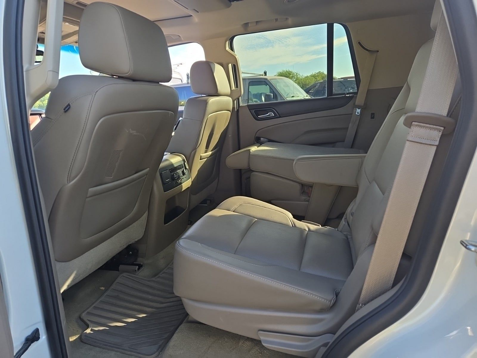 GMC Yukon 4WD 4dr SLT 2015 GMC Yukon 4WD 4dr SLT 2015