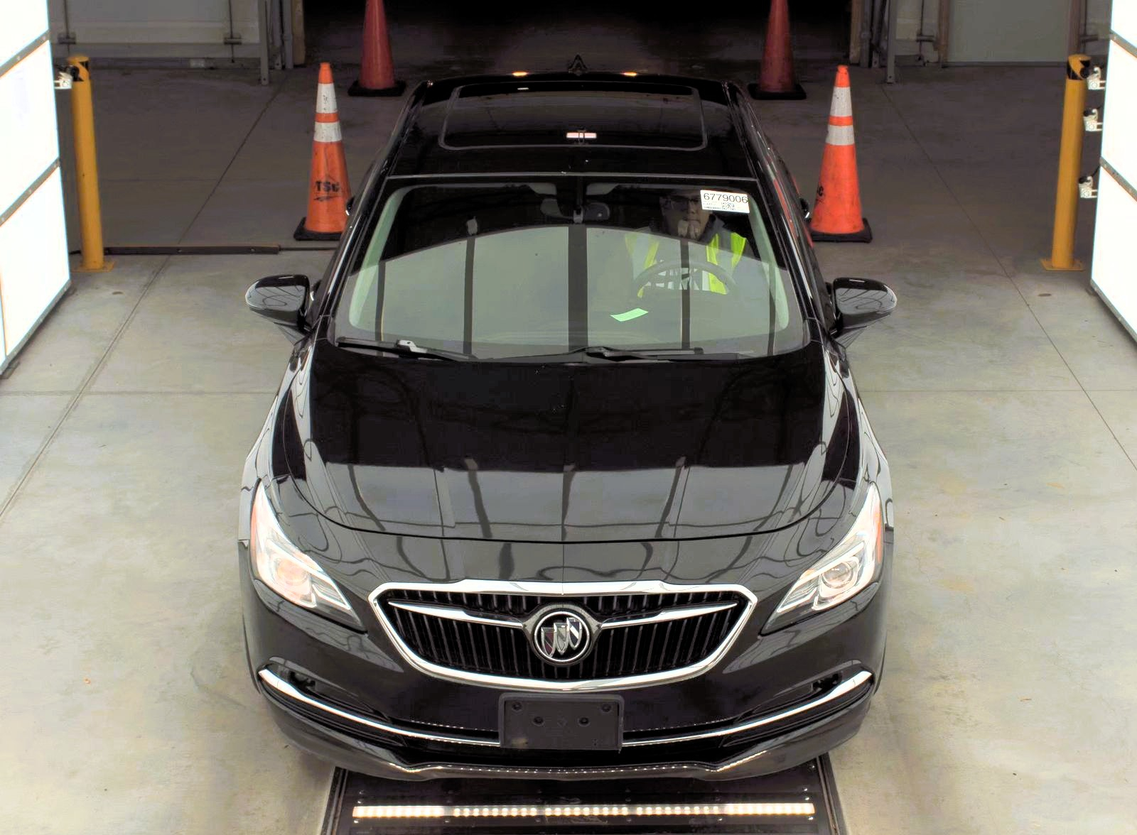 Buick LaCrosse 4dr Sdn Essence FWD 2017 Buick LaCrosse 4dr Sdn Essence FWD 2017