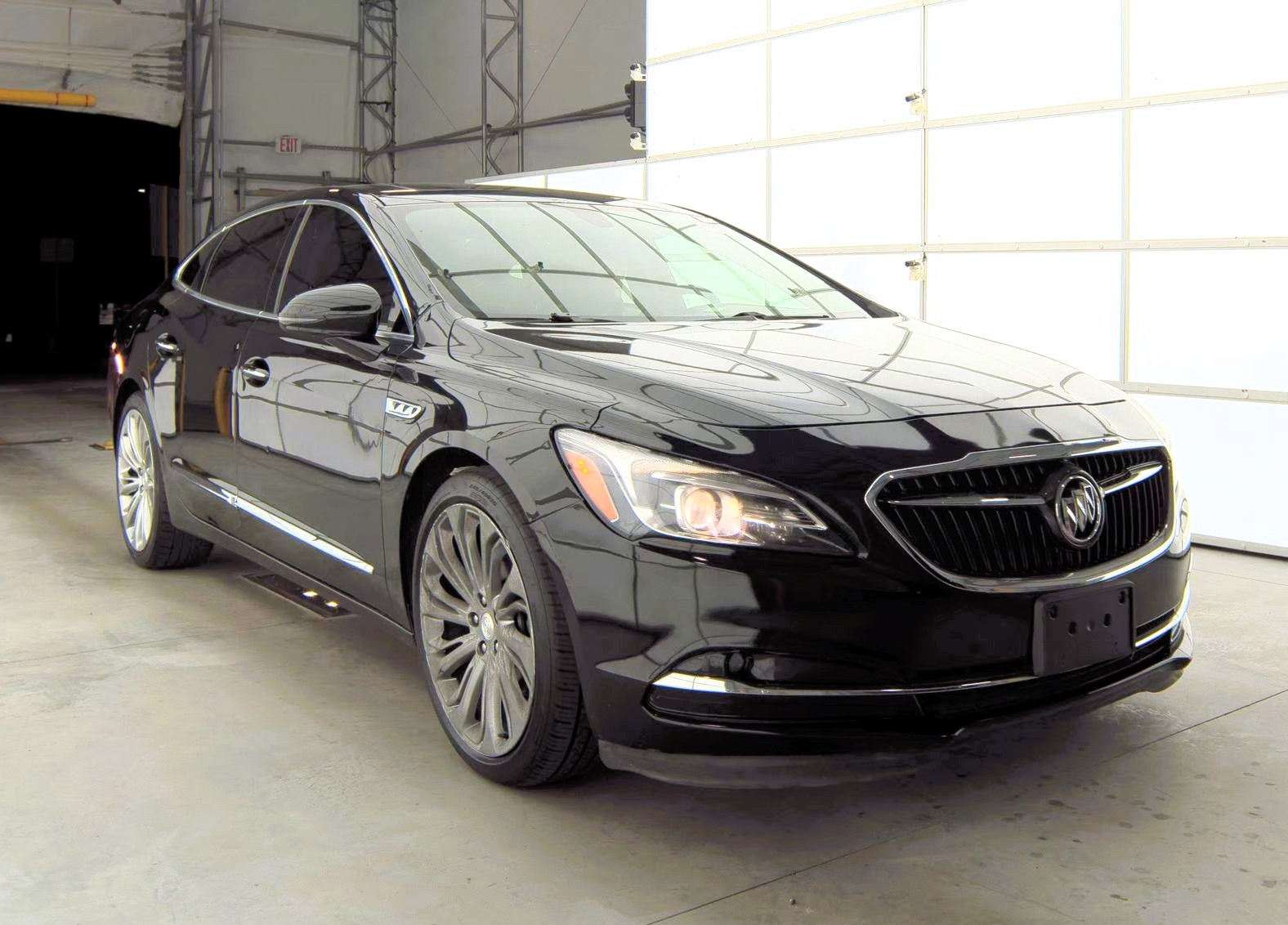 Buick LaCrosse 4dr Sdn Essence FWD 2017 Buick LaCrosse 4dr Sdn Essence FWD 2017