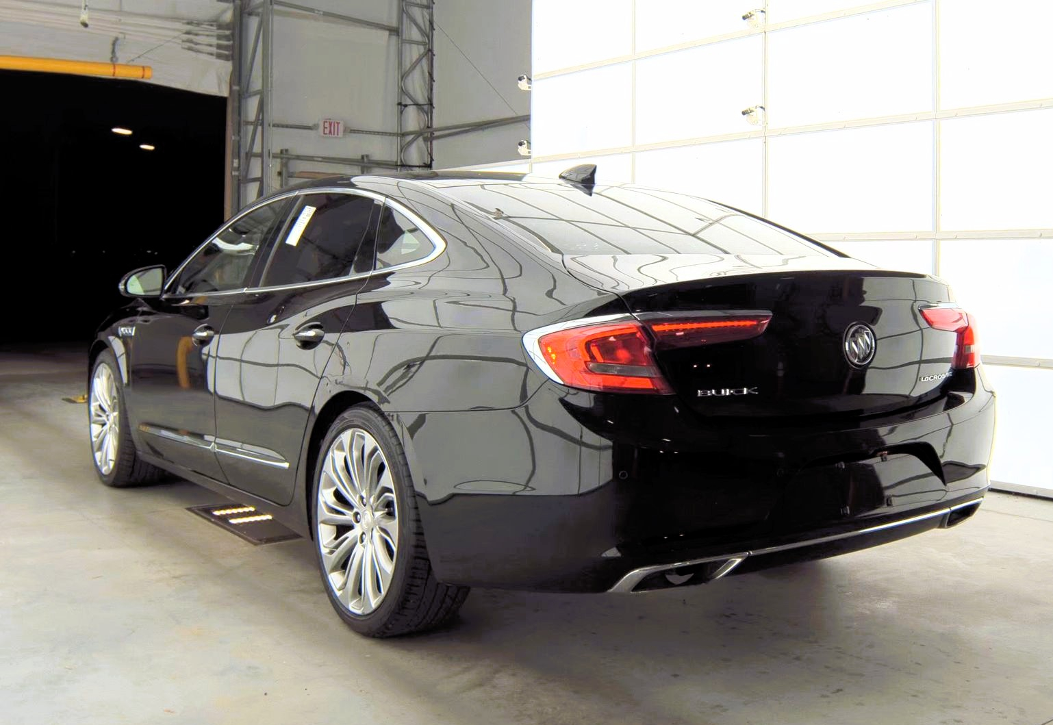 Buick LaCrosse 4dr Sdn Essence FWD 2017 Buick LaCrosse 4dr Sdn Essence FWD 2017