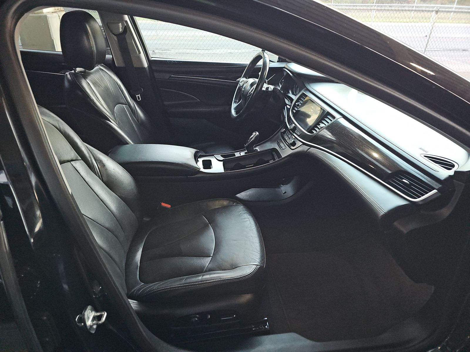 Buick LaCrosse 4dr Sdn Essence FWD 2017 Buick LaCrosse 4dr Sdn Essence FWD 2017