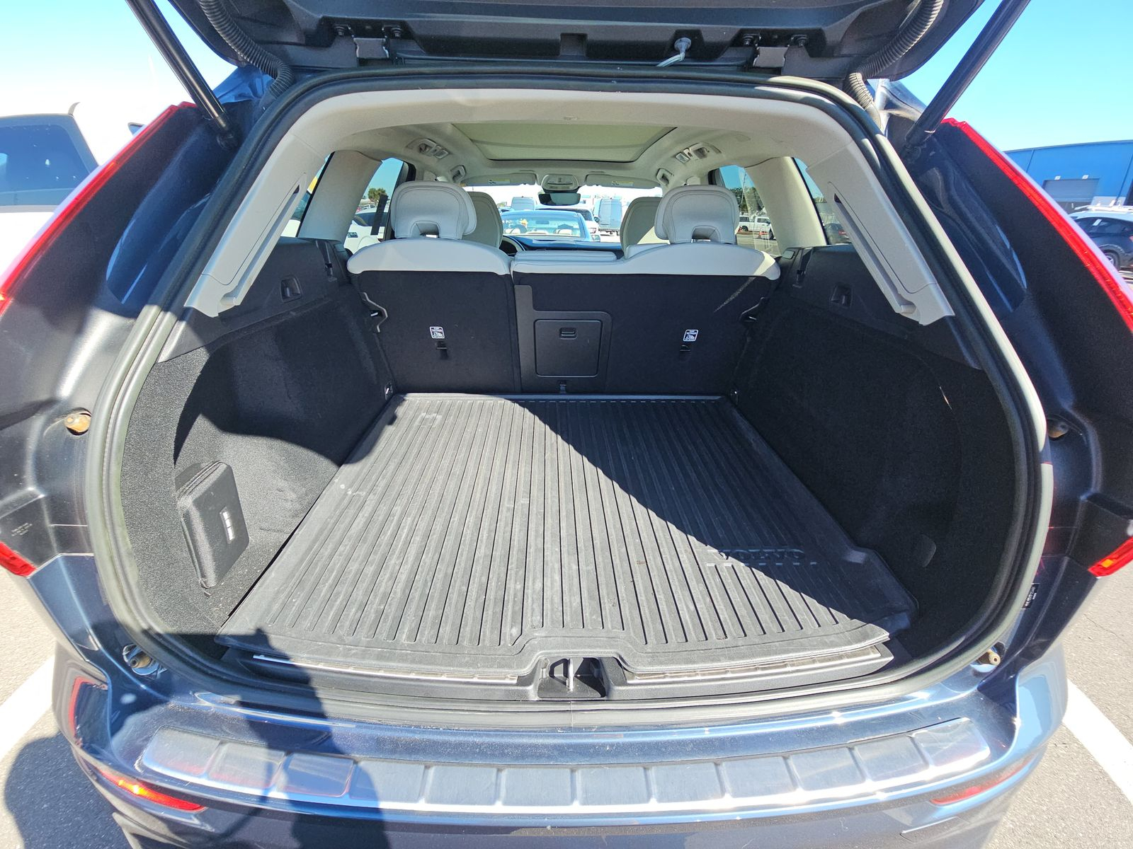 Volvo XC60 B5 FWD Core 2023 Volvo XC60 B5 FWD Core 2023