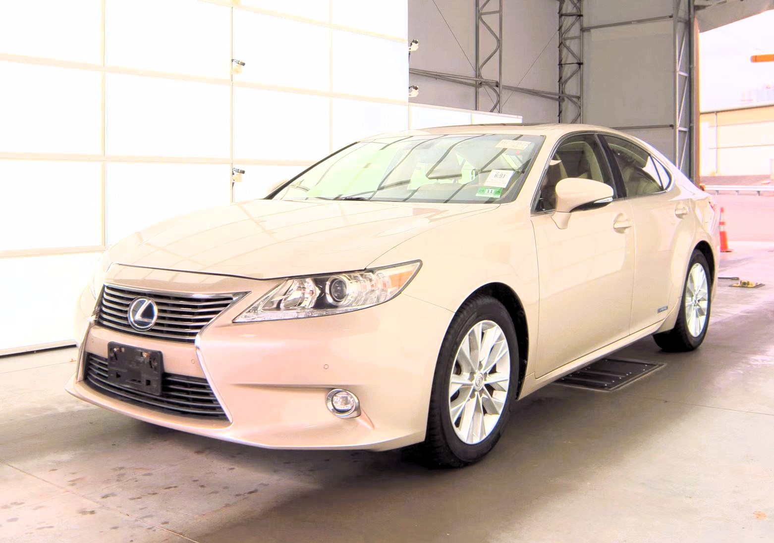 Lexus ES 300h 4dr Sdn Hybrid 2015 Lexus ES 300h 4dr Sdn Hybrid 2015