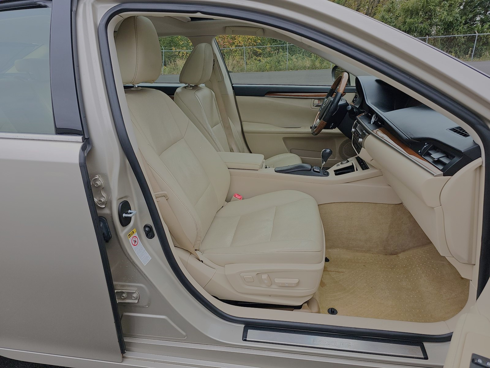 Lexus ES 300h 4dr Sdn Hybrid 2015 Lexus ES 300h 4dr Sdn Hybrid 2015