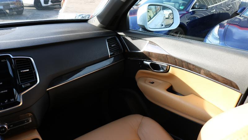 Volvo XC90 T6 AWD 7-Passenger Momentum 2018
