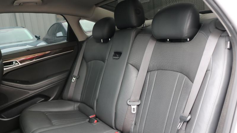 Hyundai Genesis 4dr Sdn V6 3.8L AWD 2016