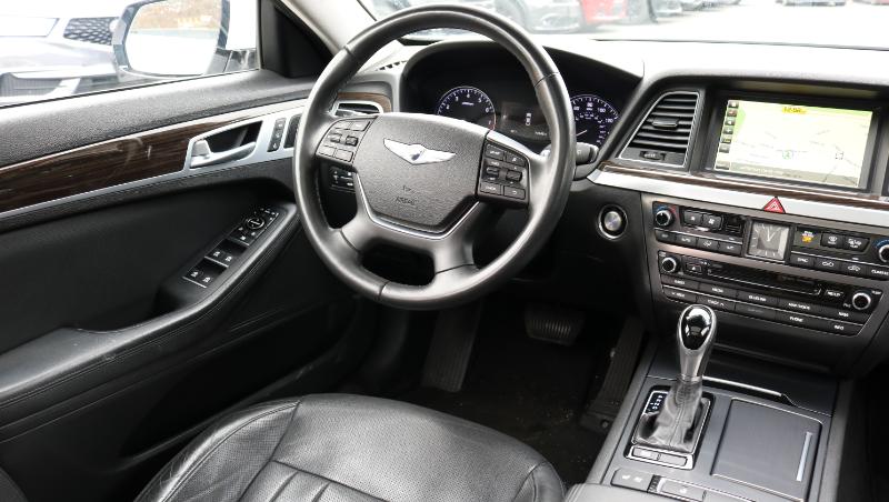 Hyundai Genesis 4dr Sdn V6 3.8L AWD 2016