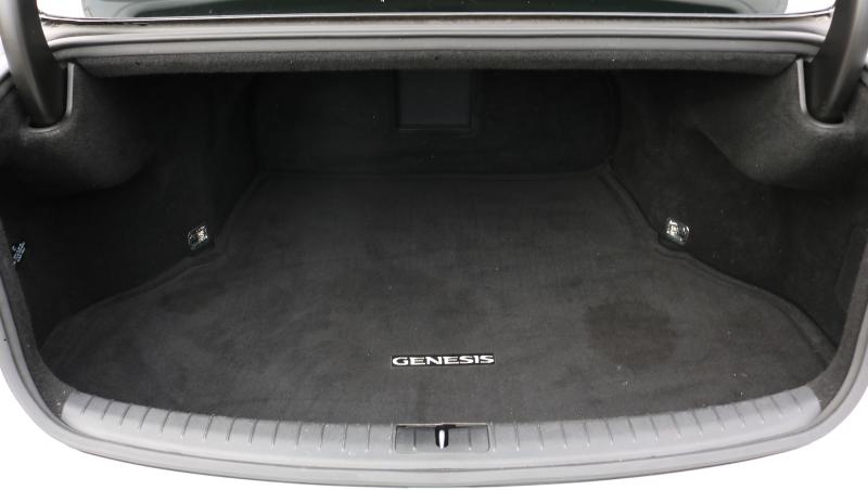 Hyundai Genesis 4dr Sdn V6 3.8L AWD 2016