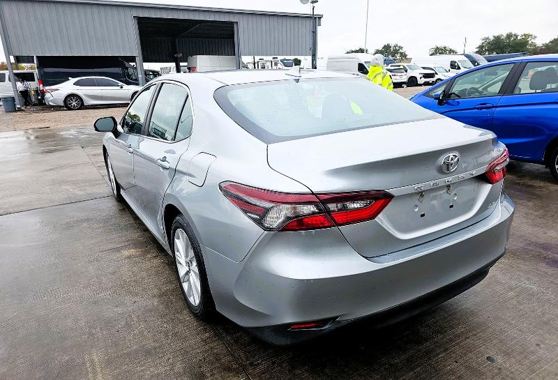 Toyota Camry LE Auto (Natl) 2021